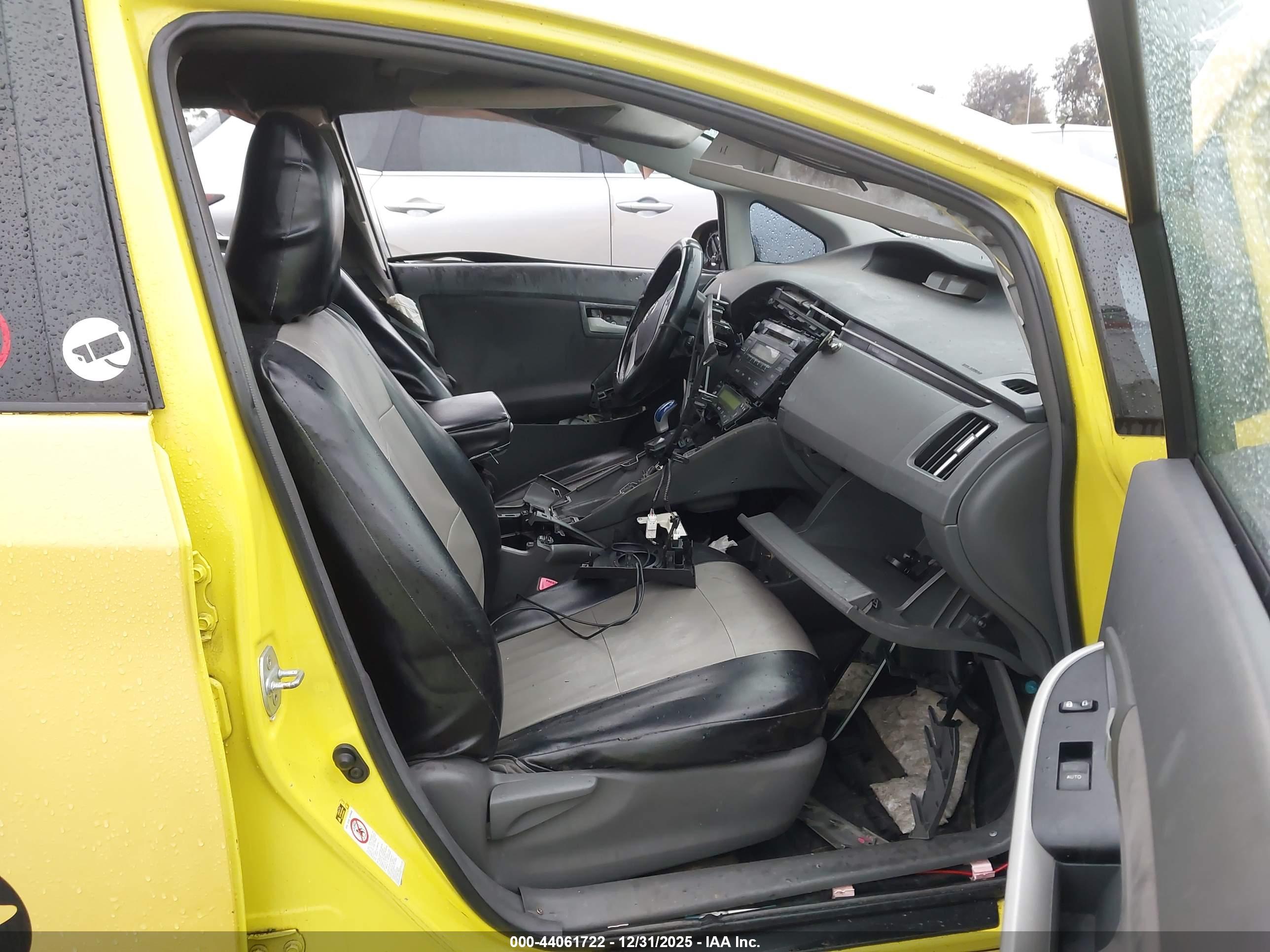 TOYOTA PRIUS image 5