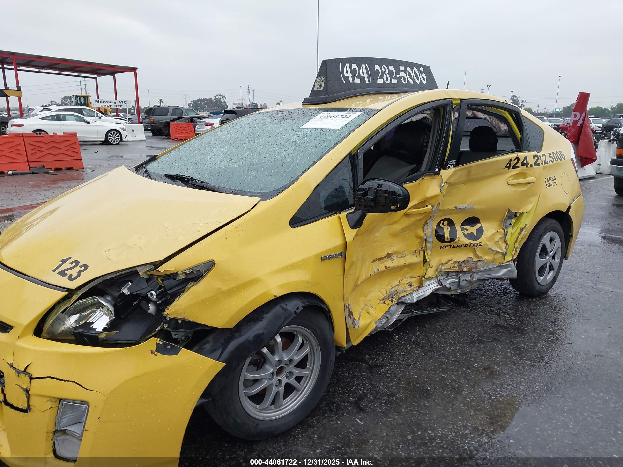 TOYOTA PRIUS image 6