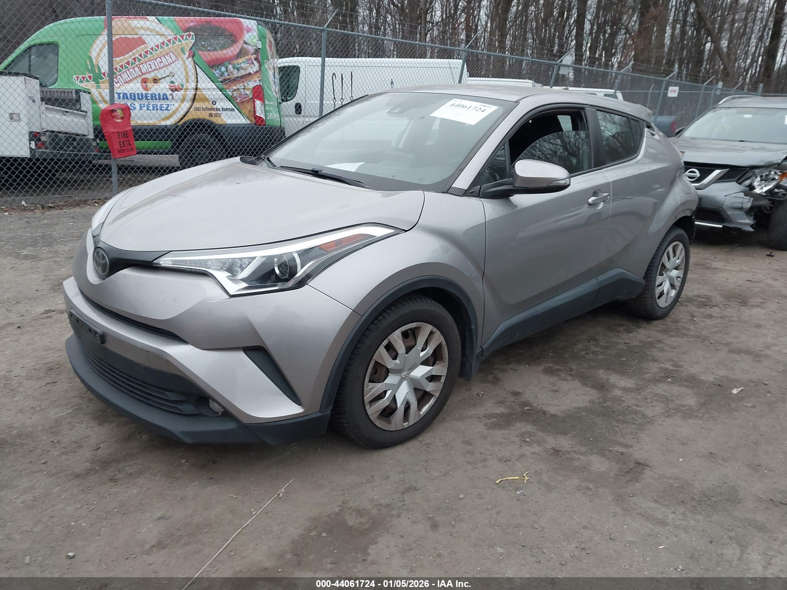 TOYOTA C-HR image 2