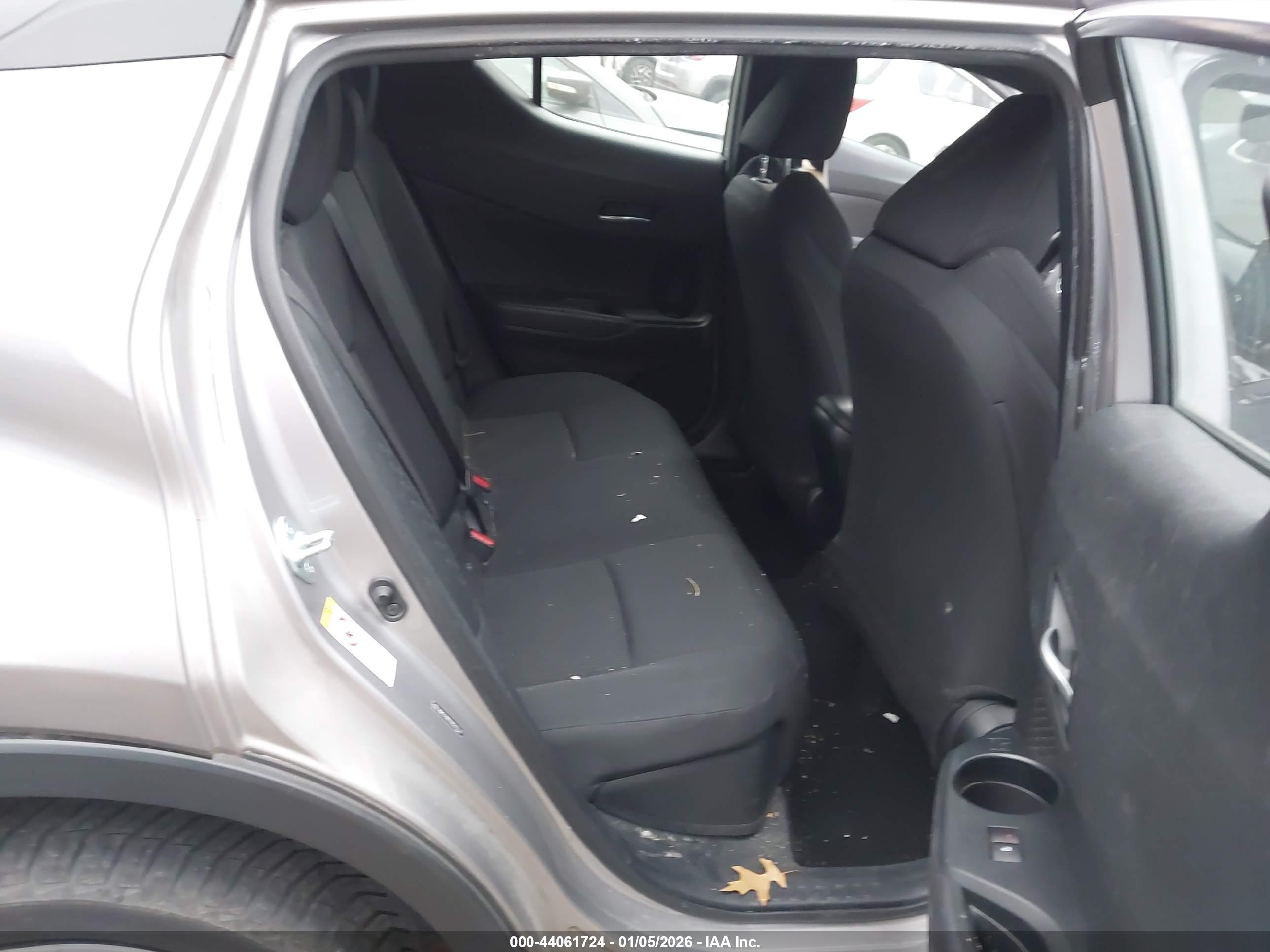 TOYOTA C-HR image 8