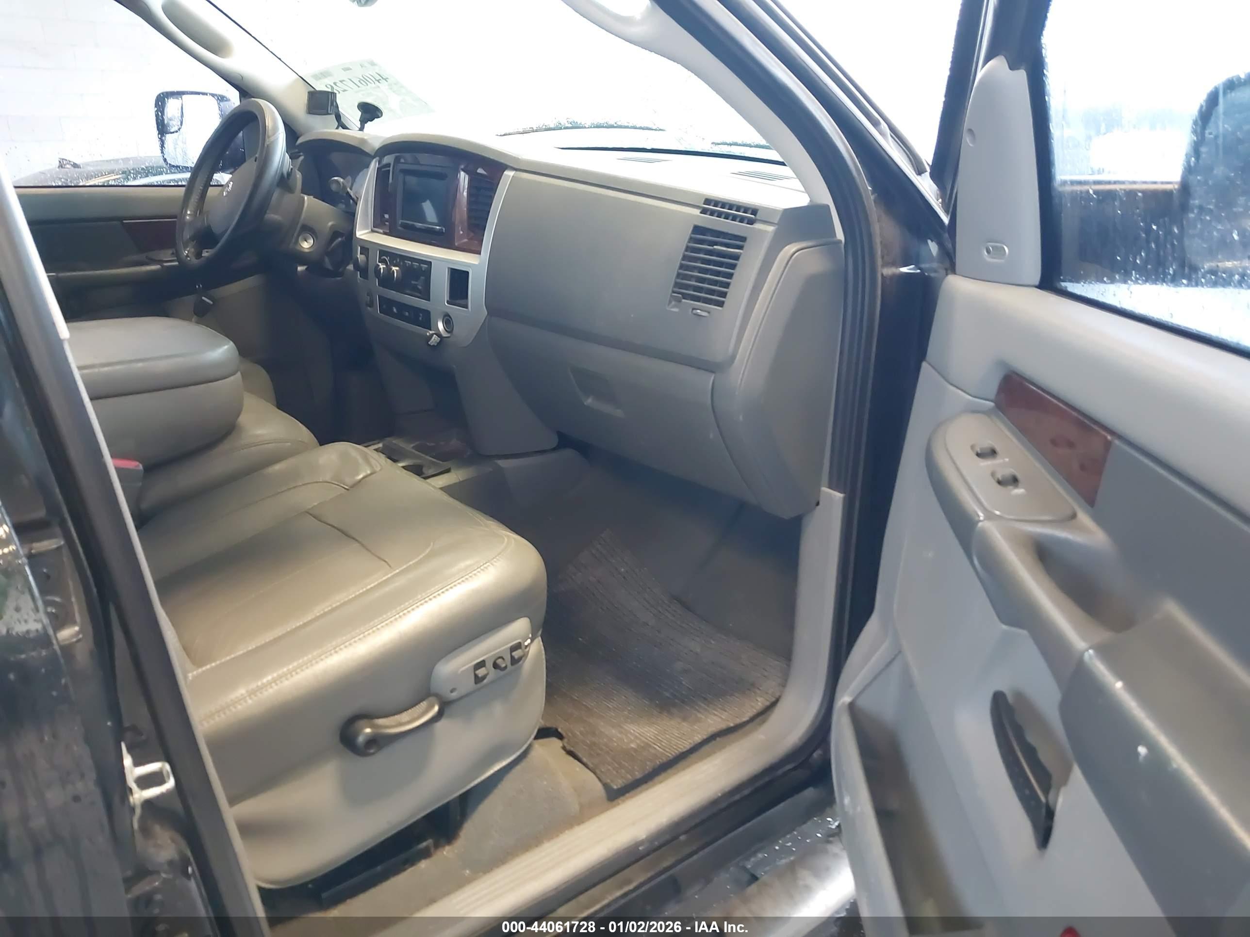 DODGE RAM image 5
