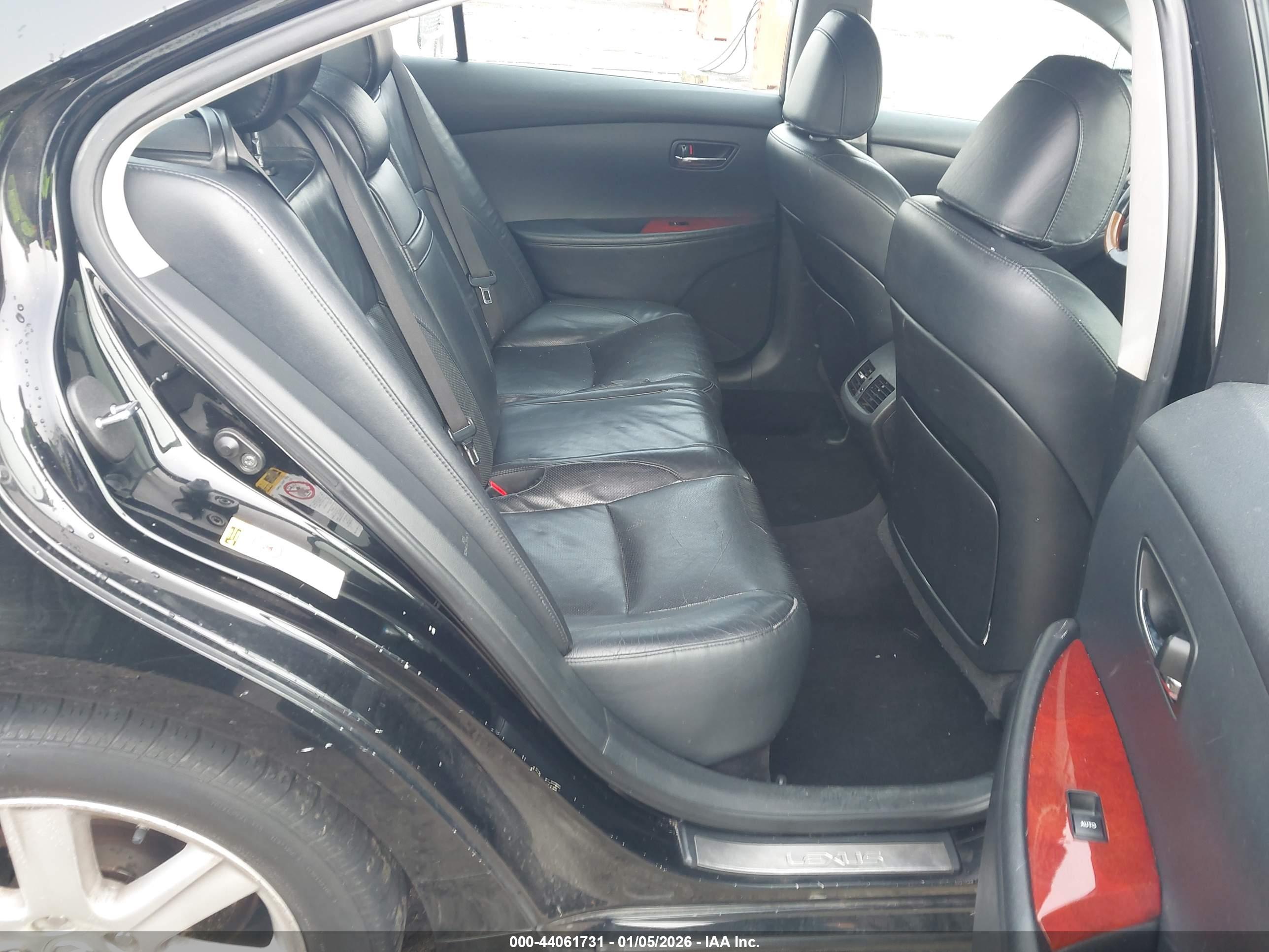 LEXUS ES image 8