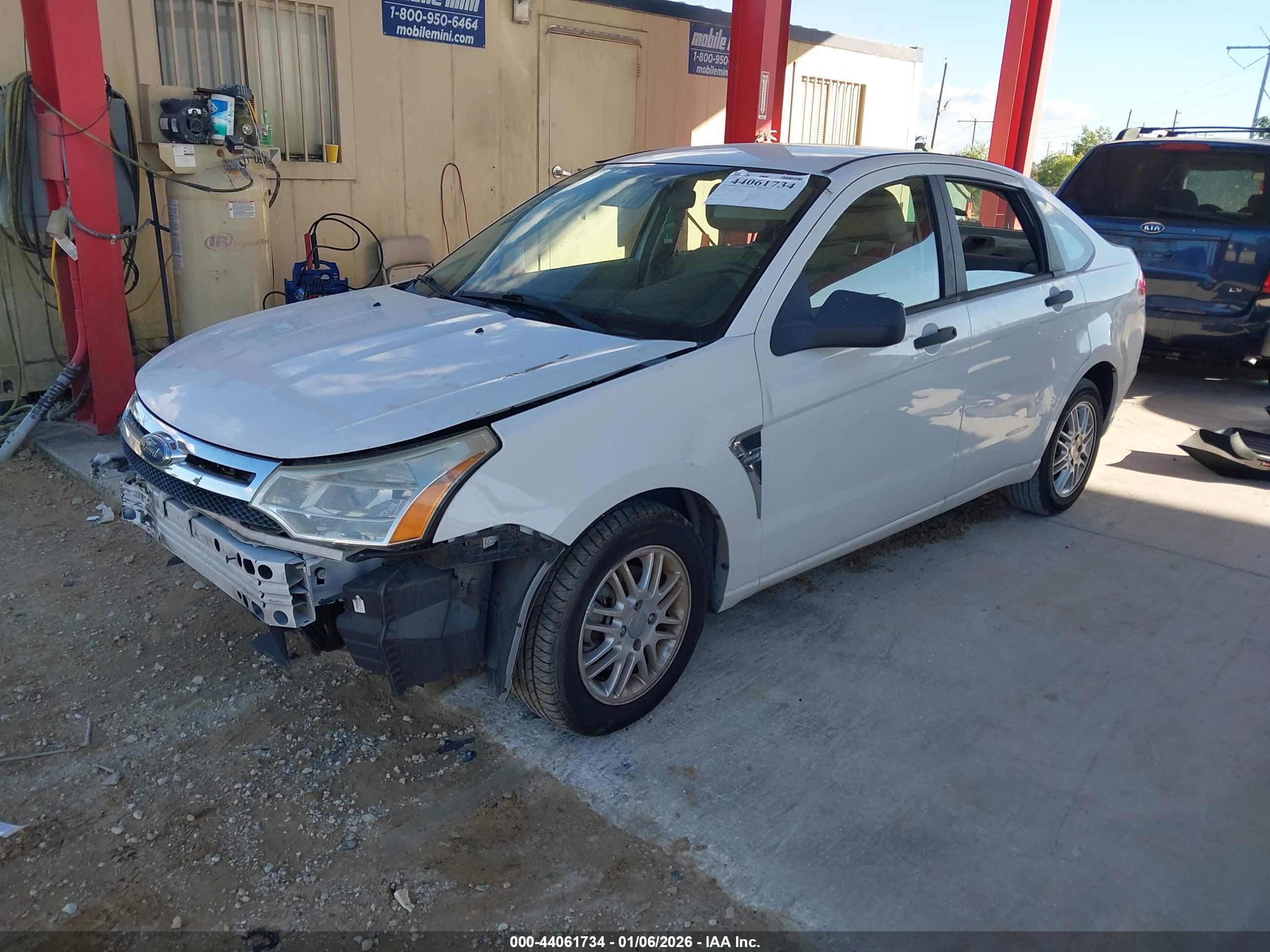 FORD FOCUS image 2