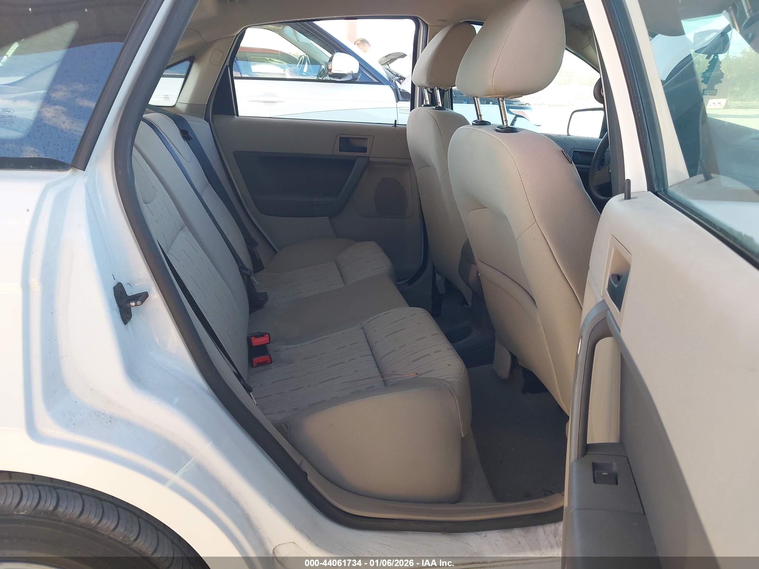 FORD FOCUS image 8
