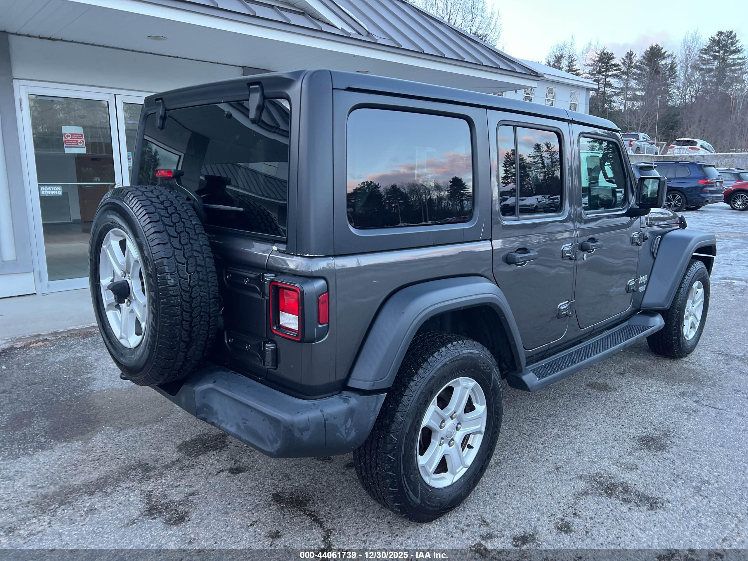 JEEP WRANGLER image 4