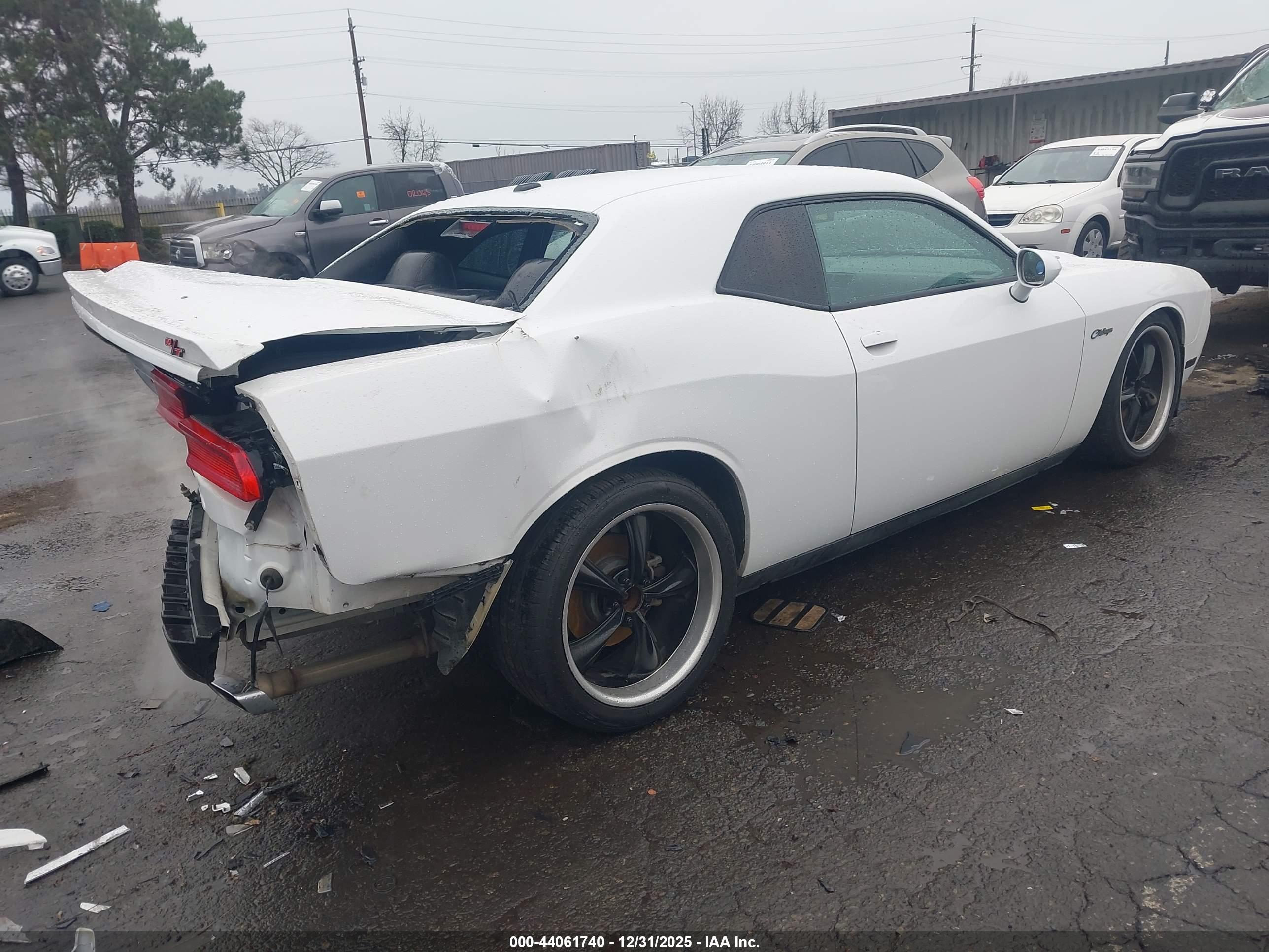 DODGE CHALLENGER image 4