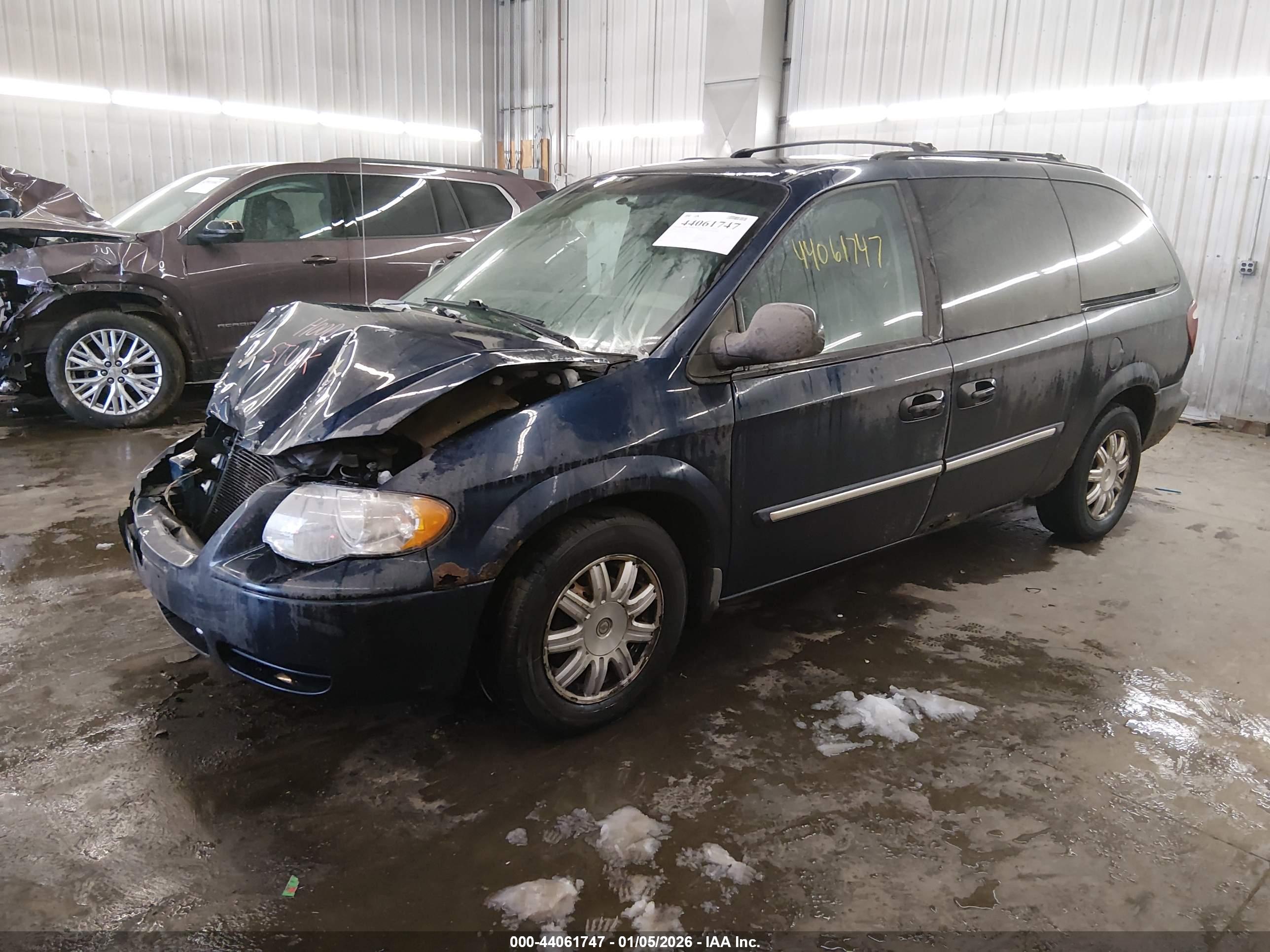 CHRYSLER TOWN image 2