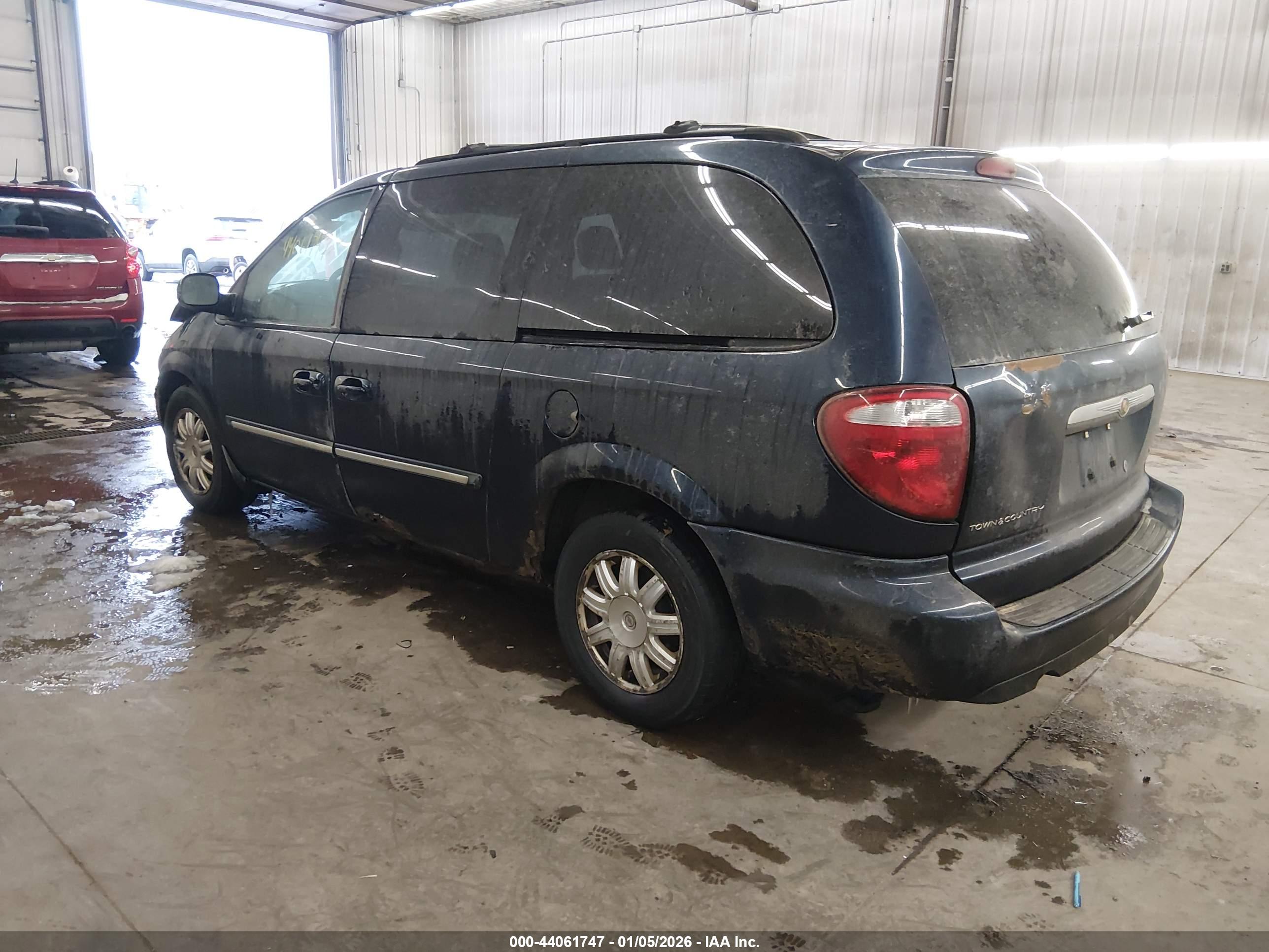 CHRYSLER TOWN image 3