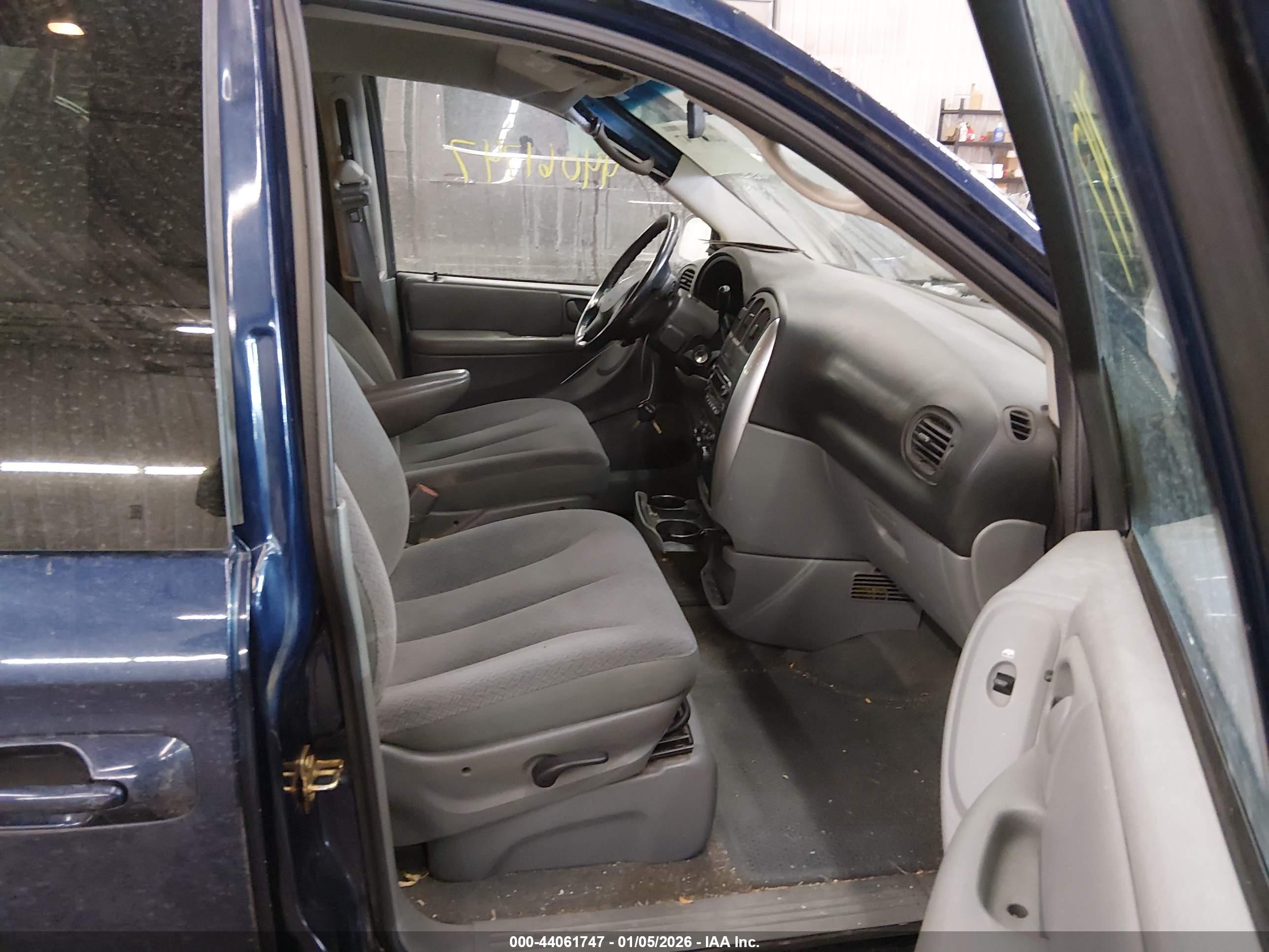 CHRYSLER TOWN image 5