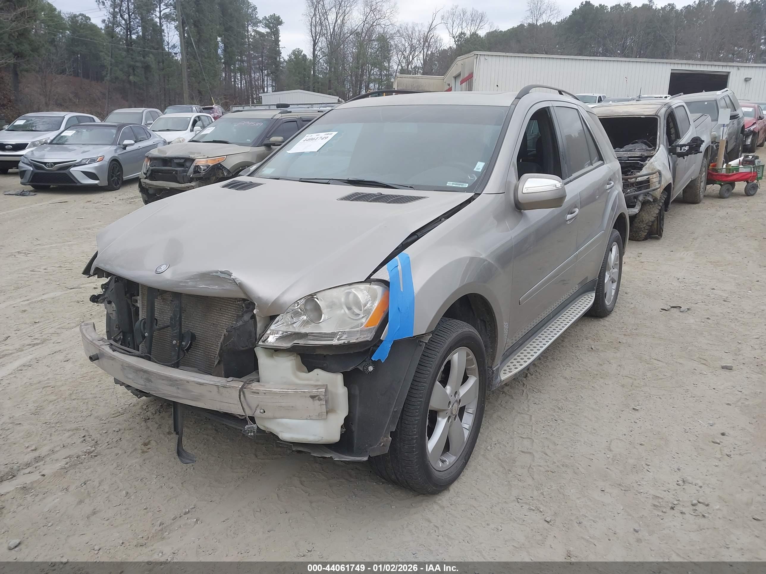 MERCEDES-BENZ ML image 2