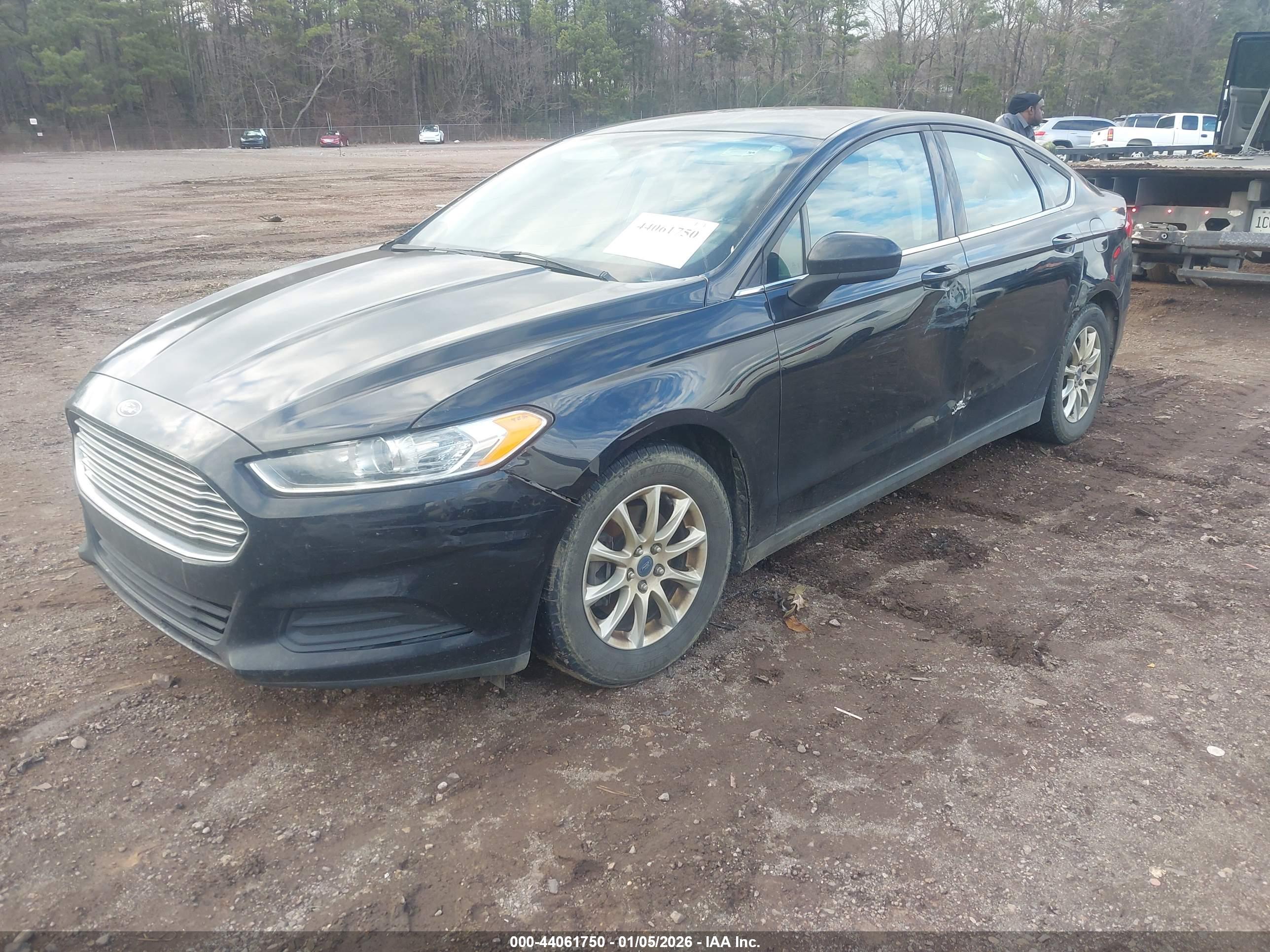 FORD FUSION image 2