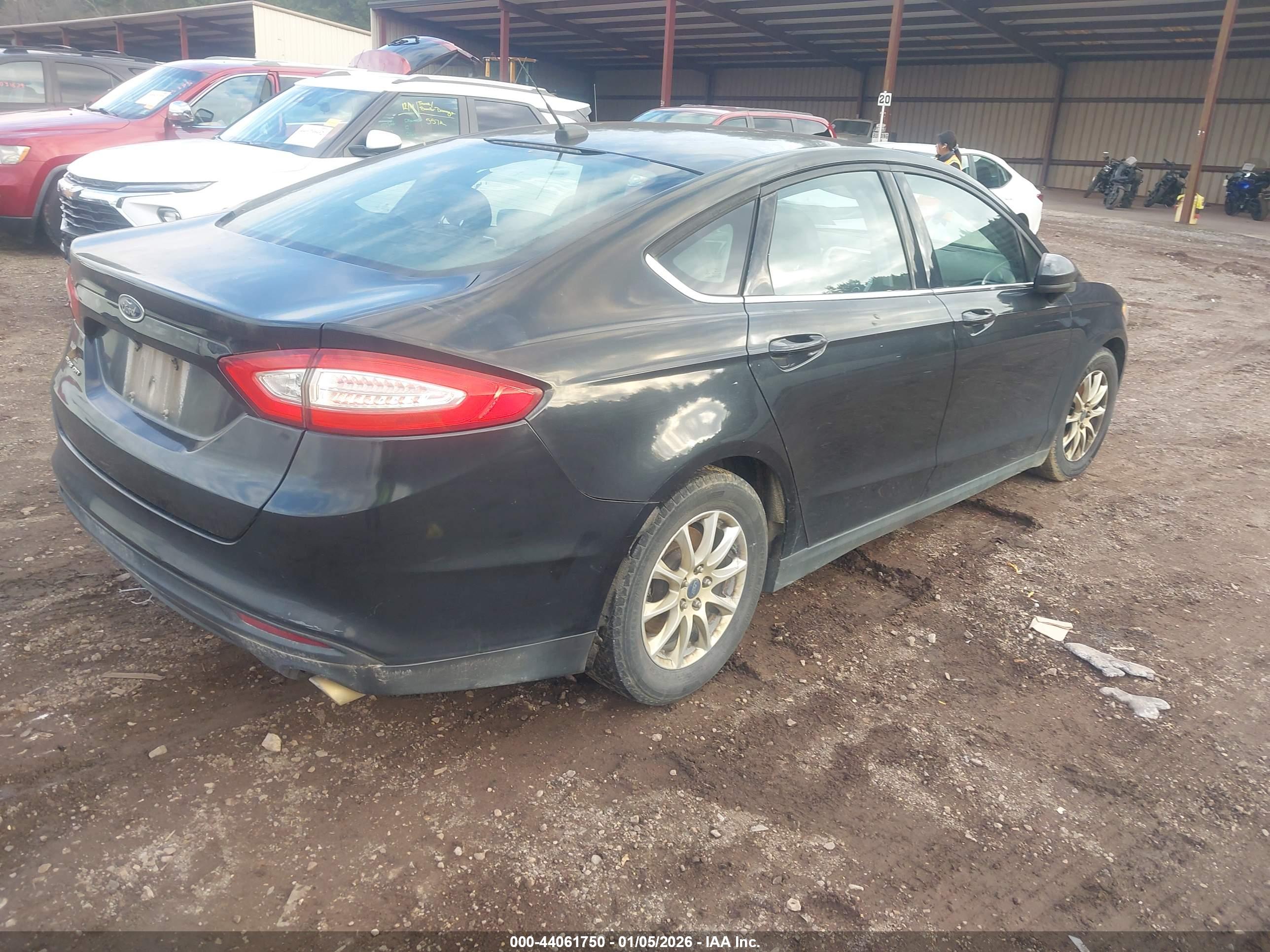 FORD FUSION image 4