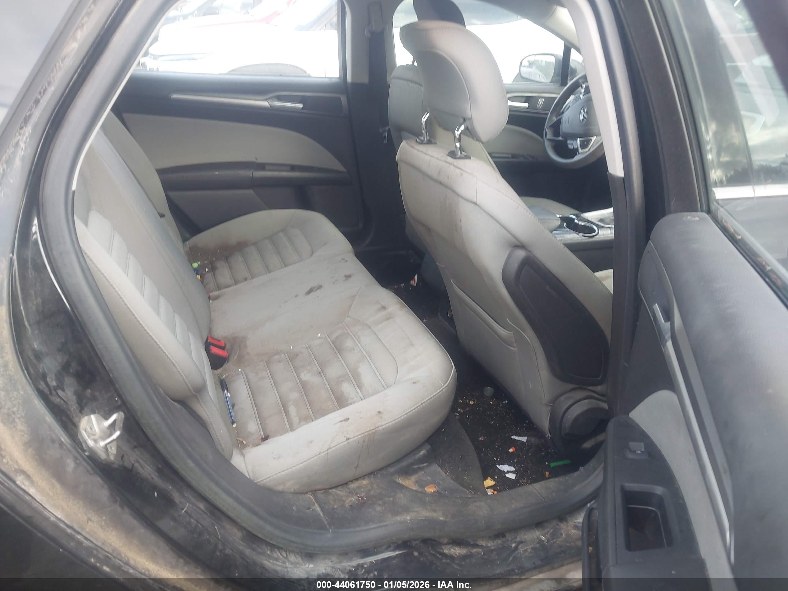FORD FUSION image 8