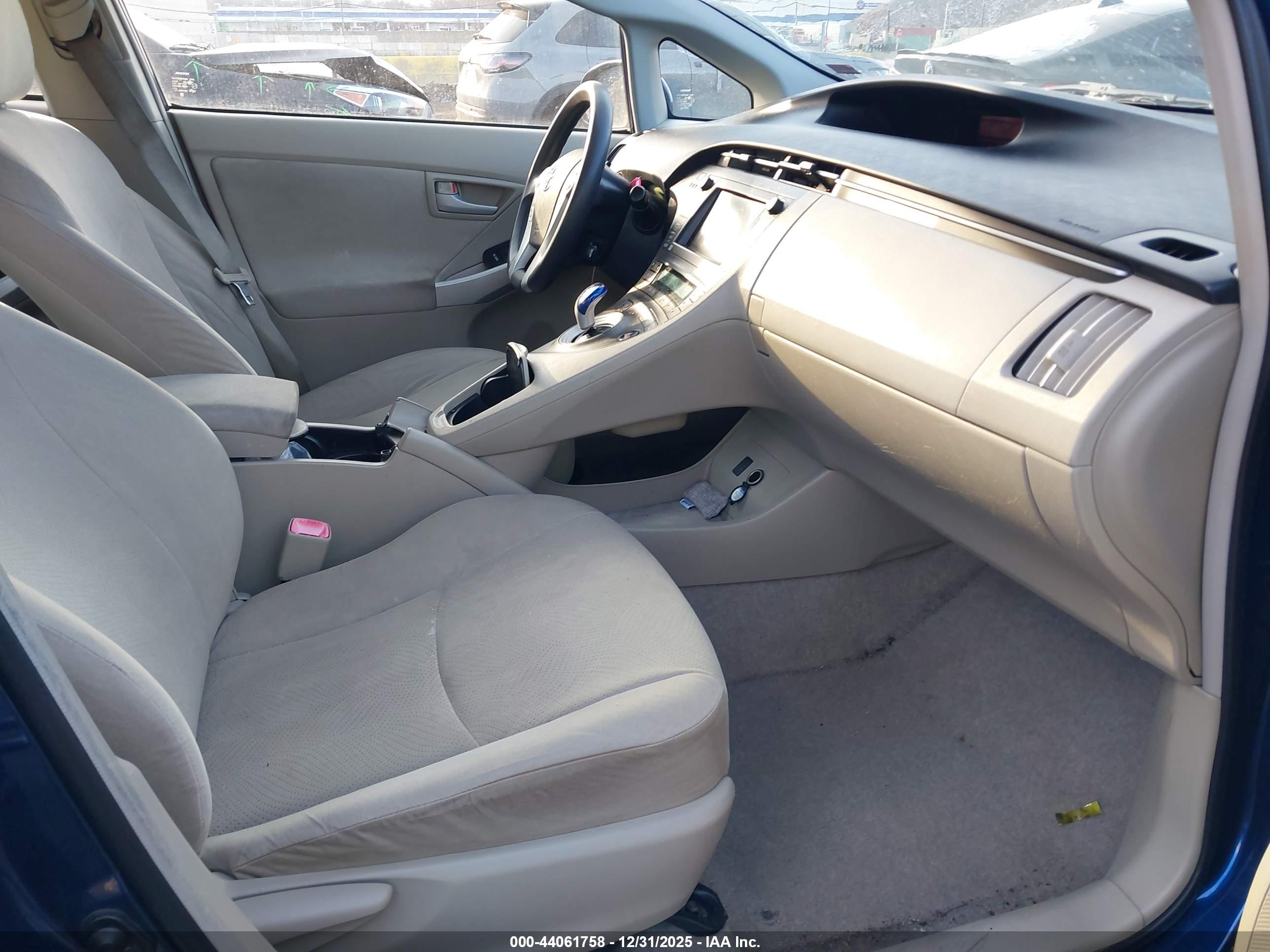 TOYOTA PRIUS image 5