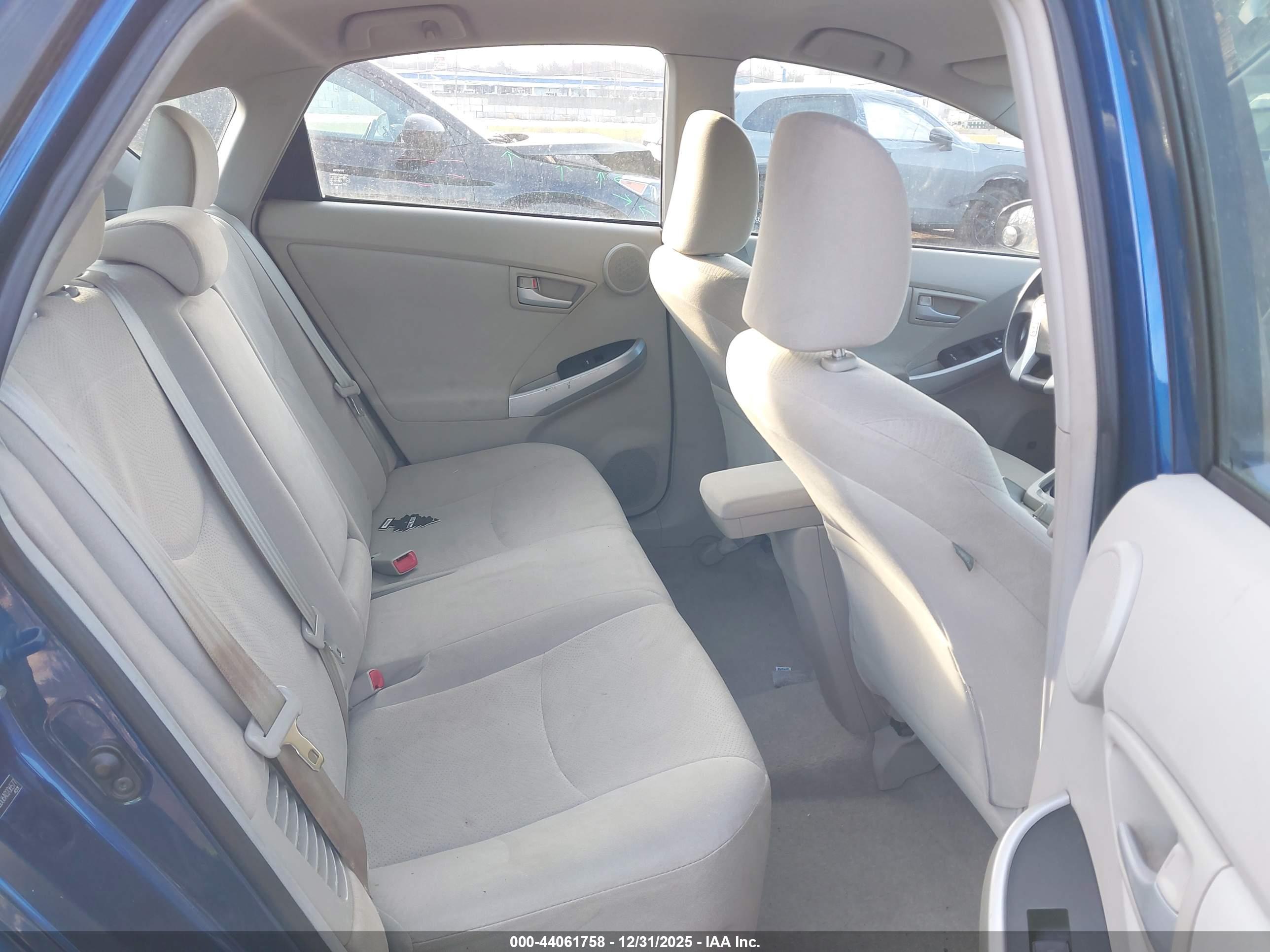 TOYOTA PRIUS image 8