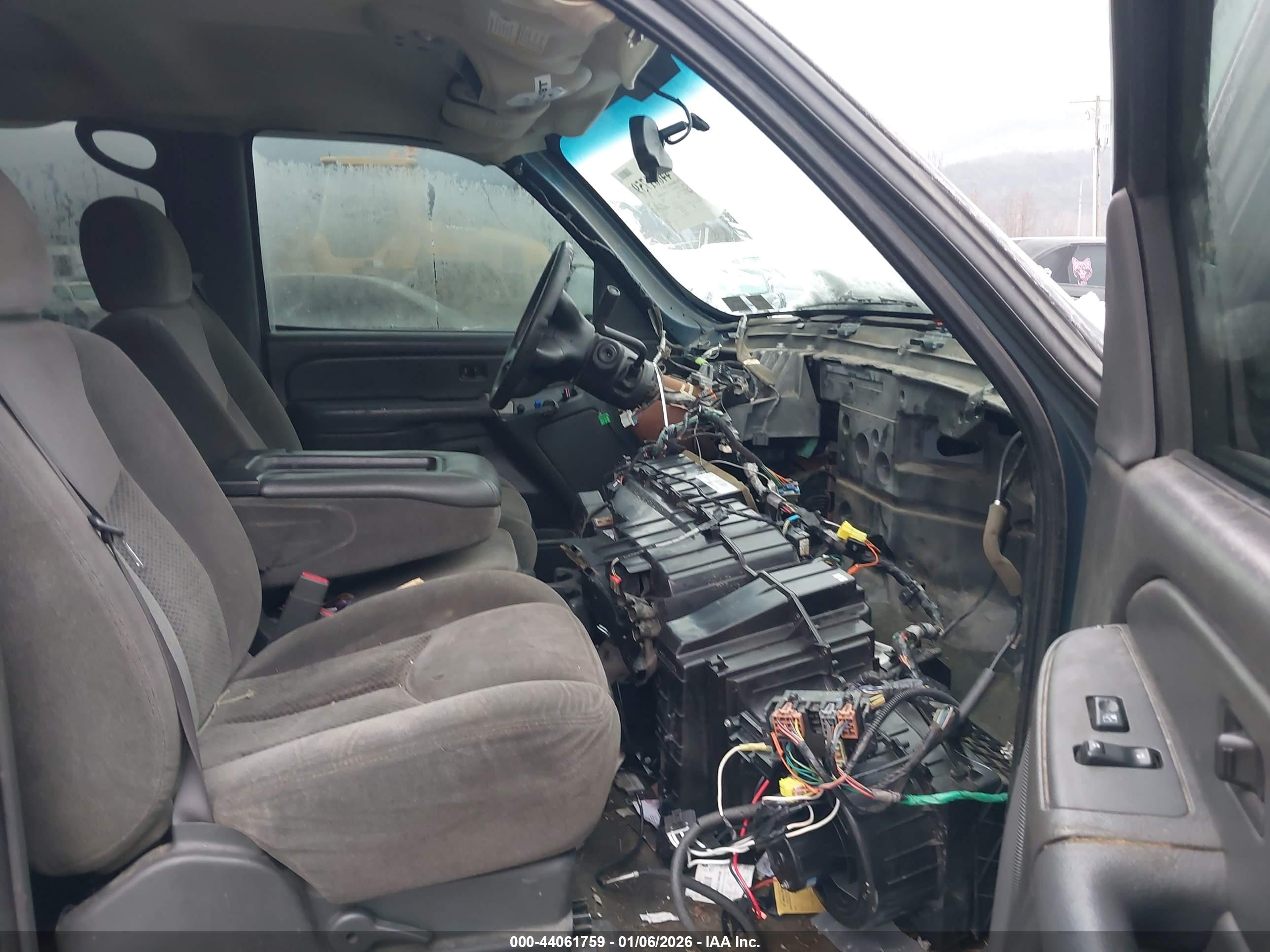 CHEVROLET SILVERADO image 5