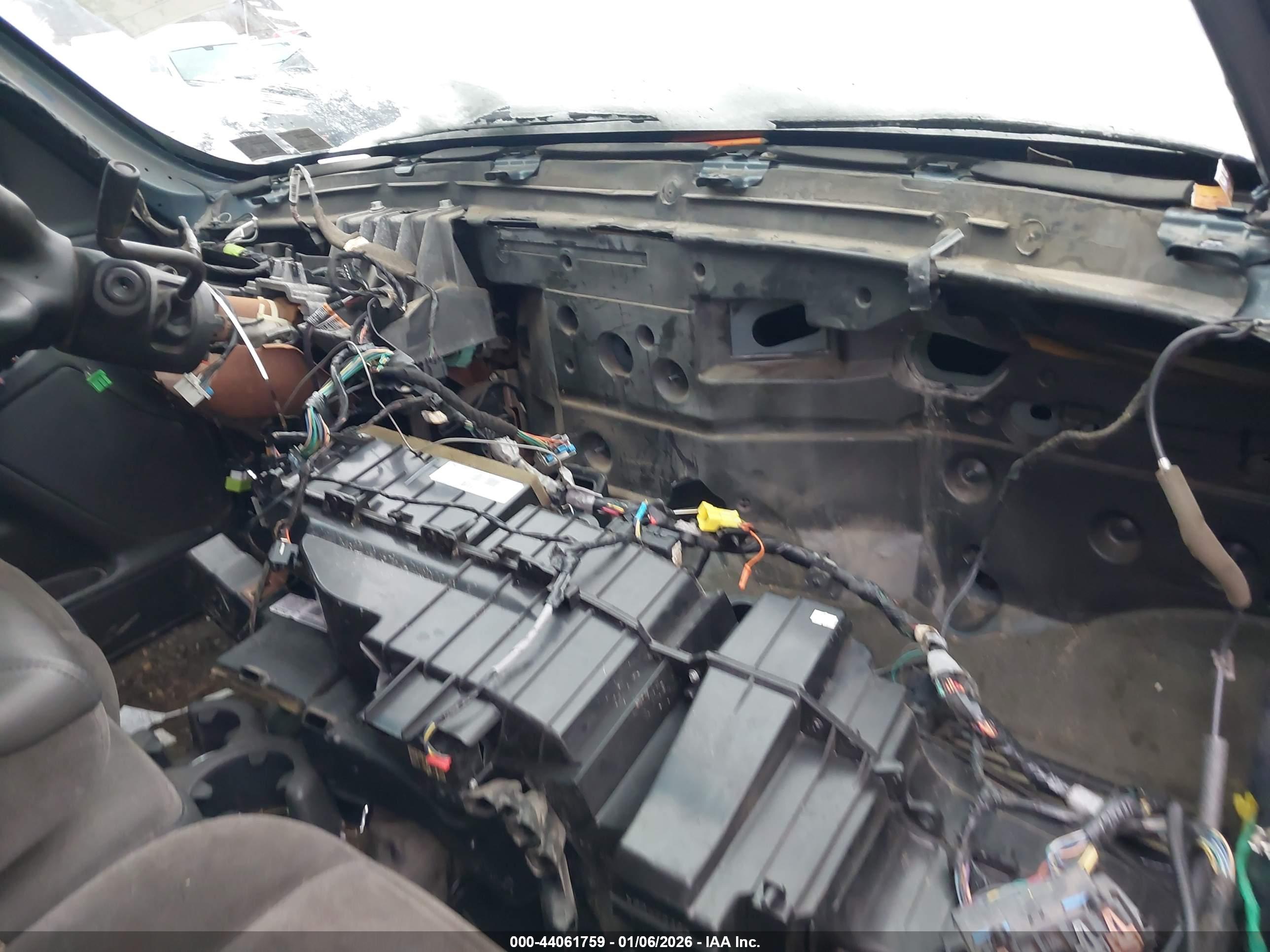 CHEVROLET SILVERADO image 6