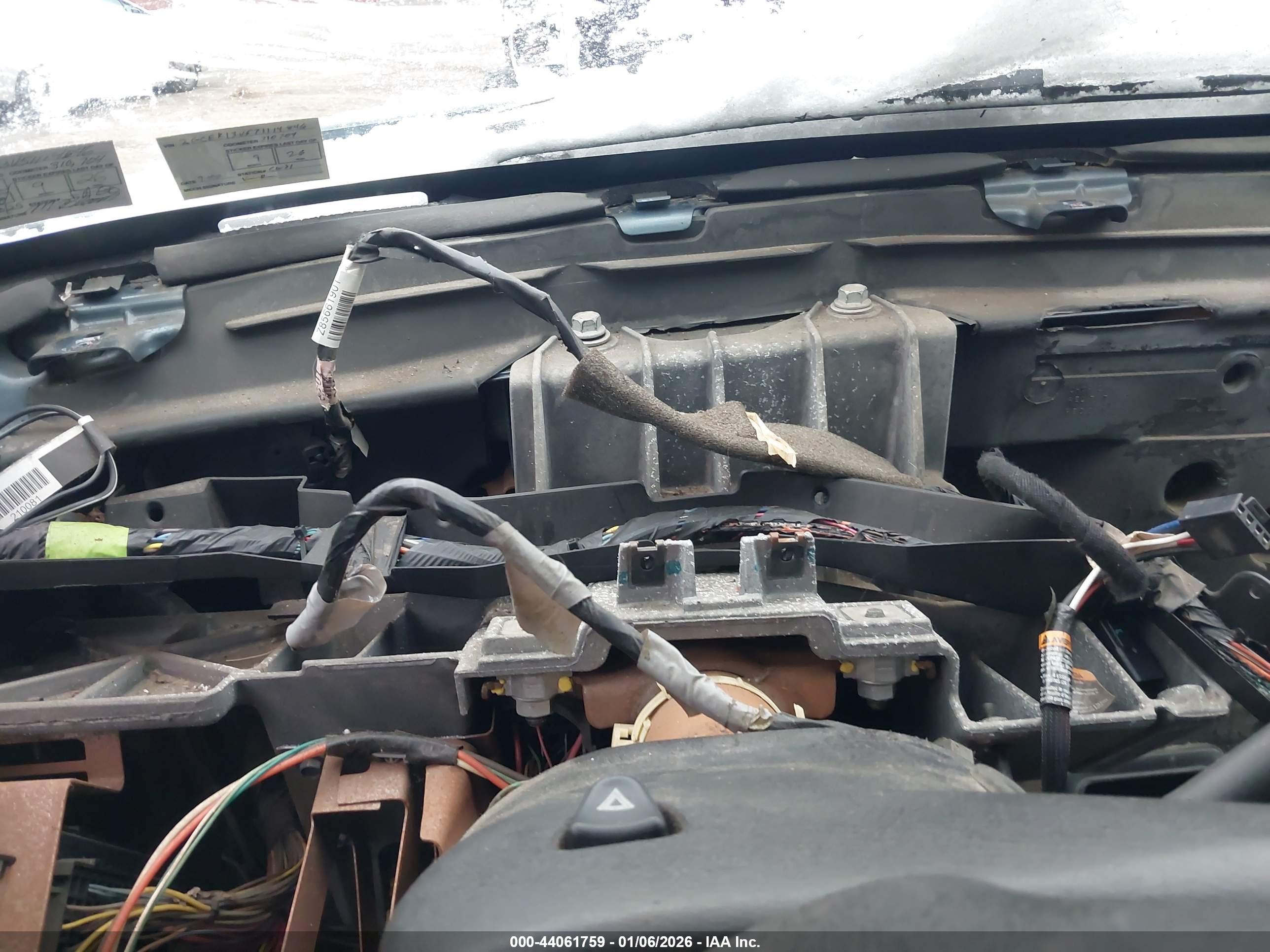 CHEVROLET SILVERADO image 7