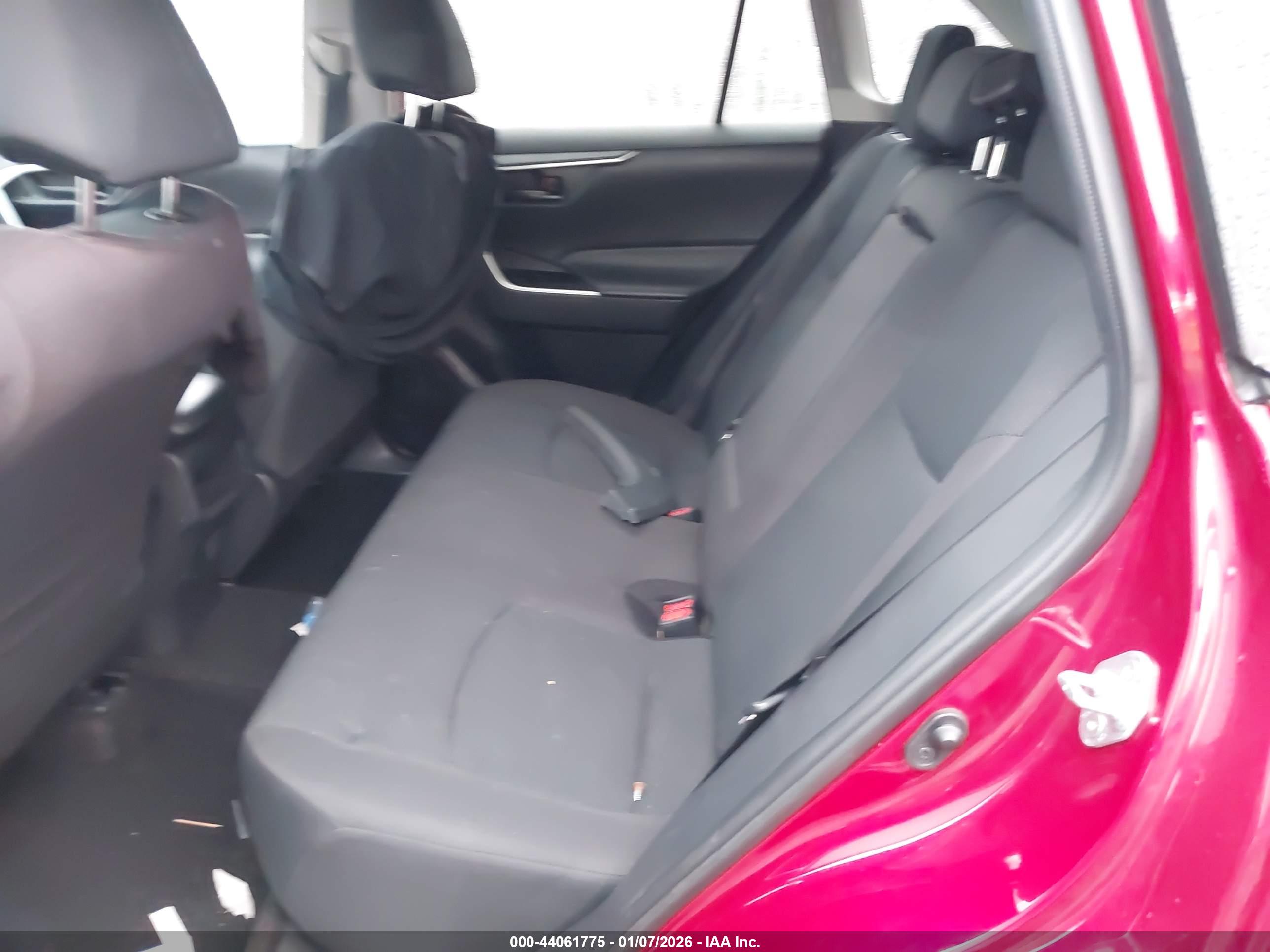 TOYOTA RAV4 image 8