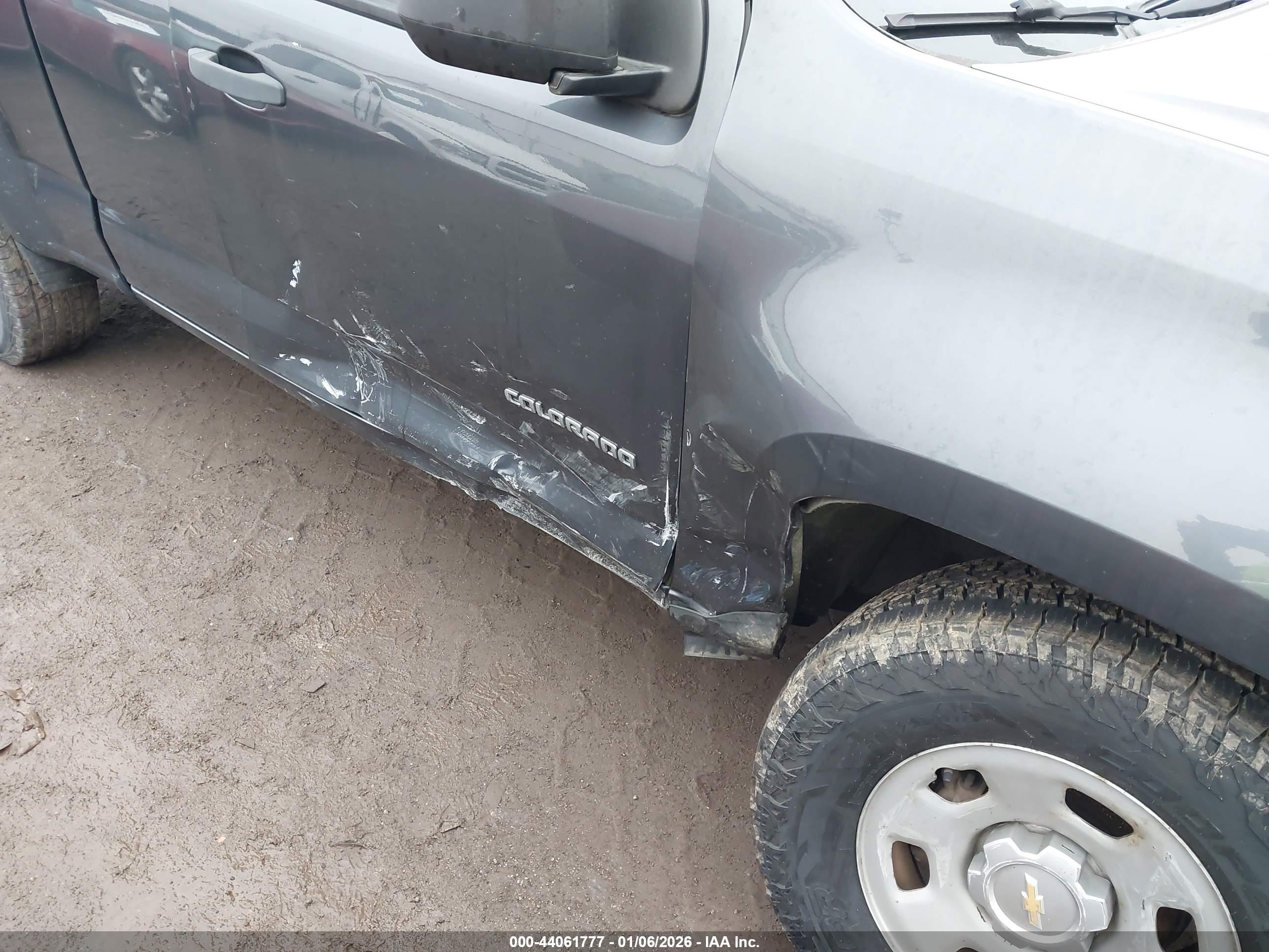 CHEVROLET COLORADO image 6
