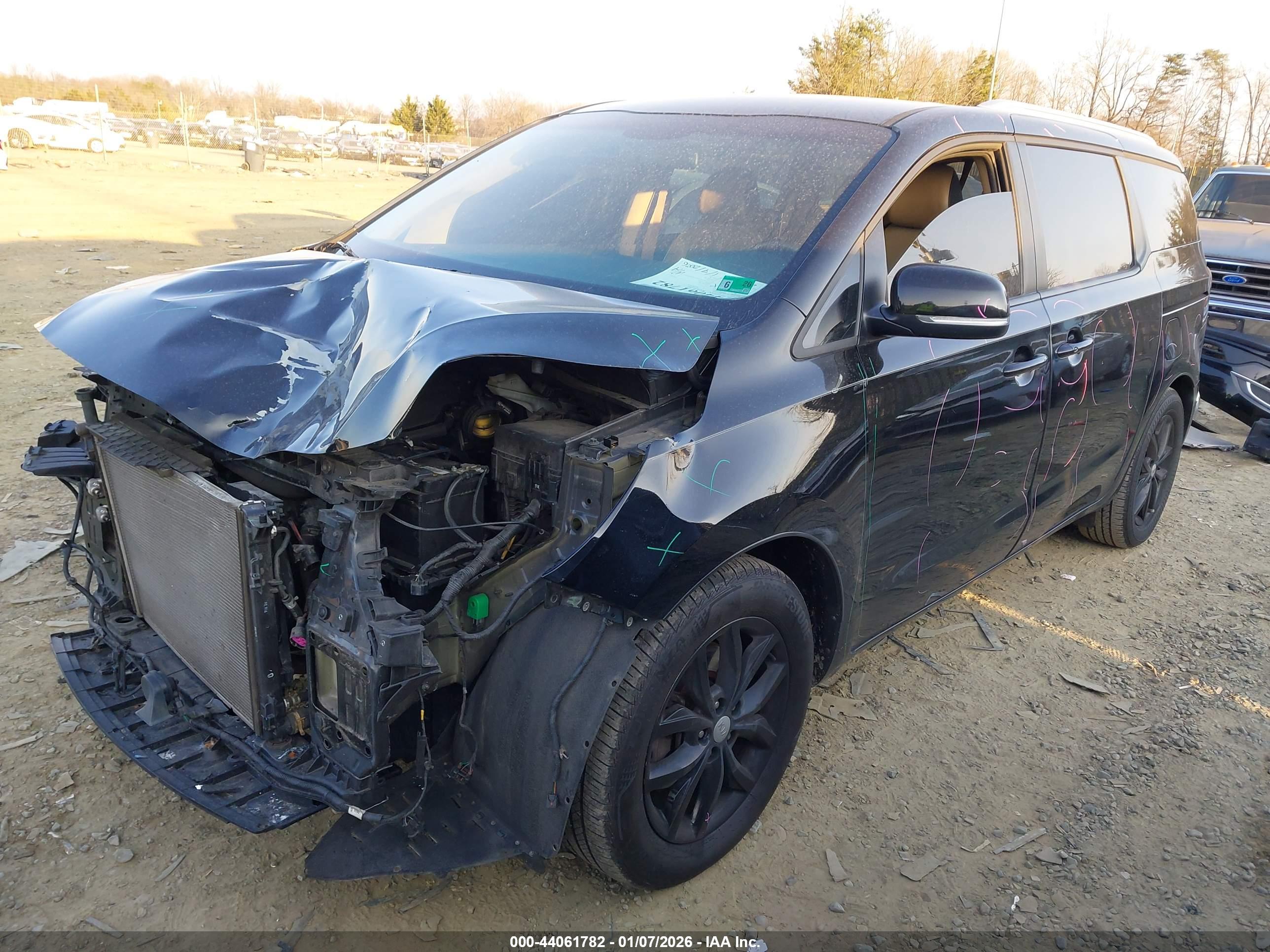 KIA SEDONA image 2
