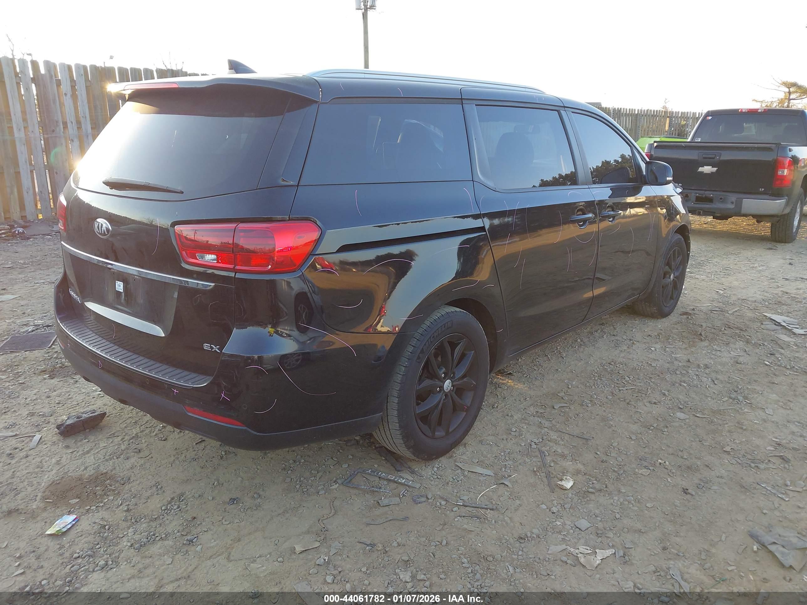 KIA SEDONA image 4