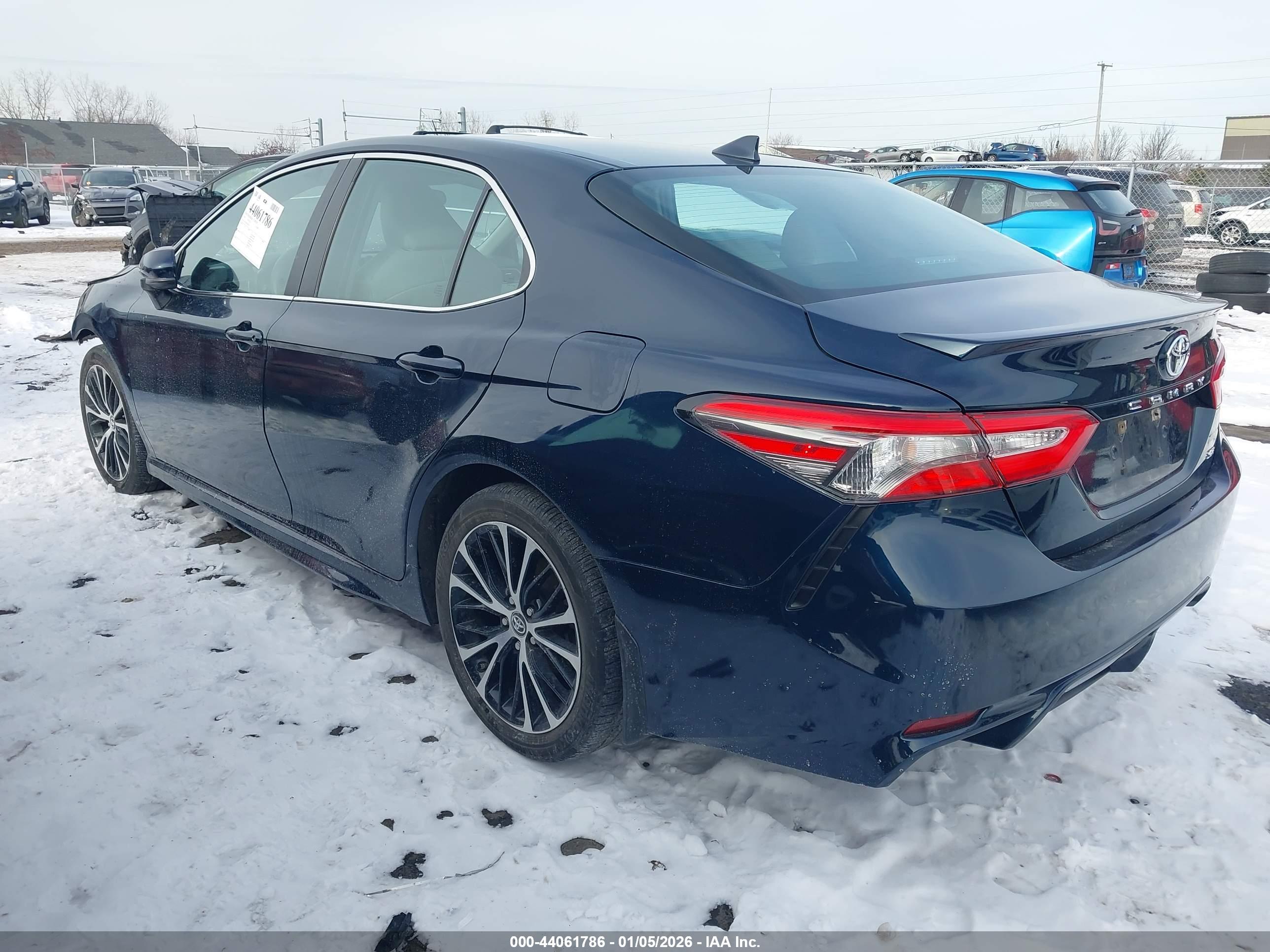 TOYOTA CAMRY image 3