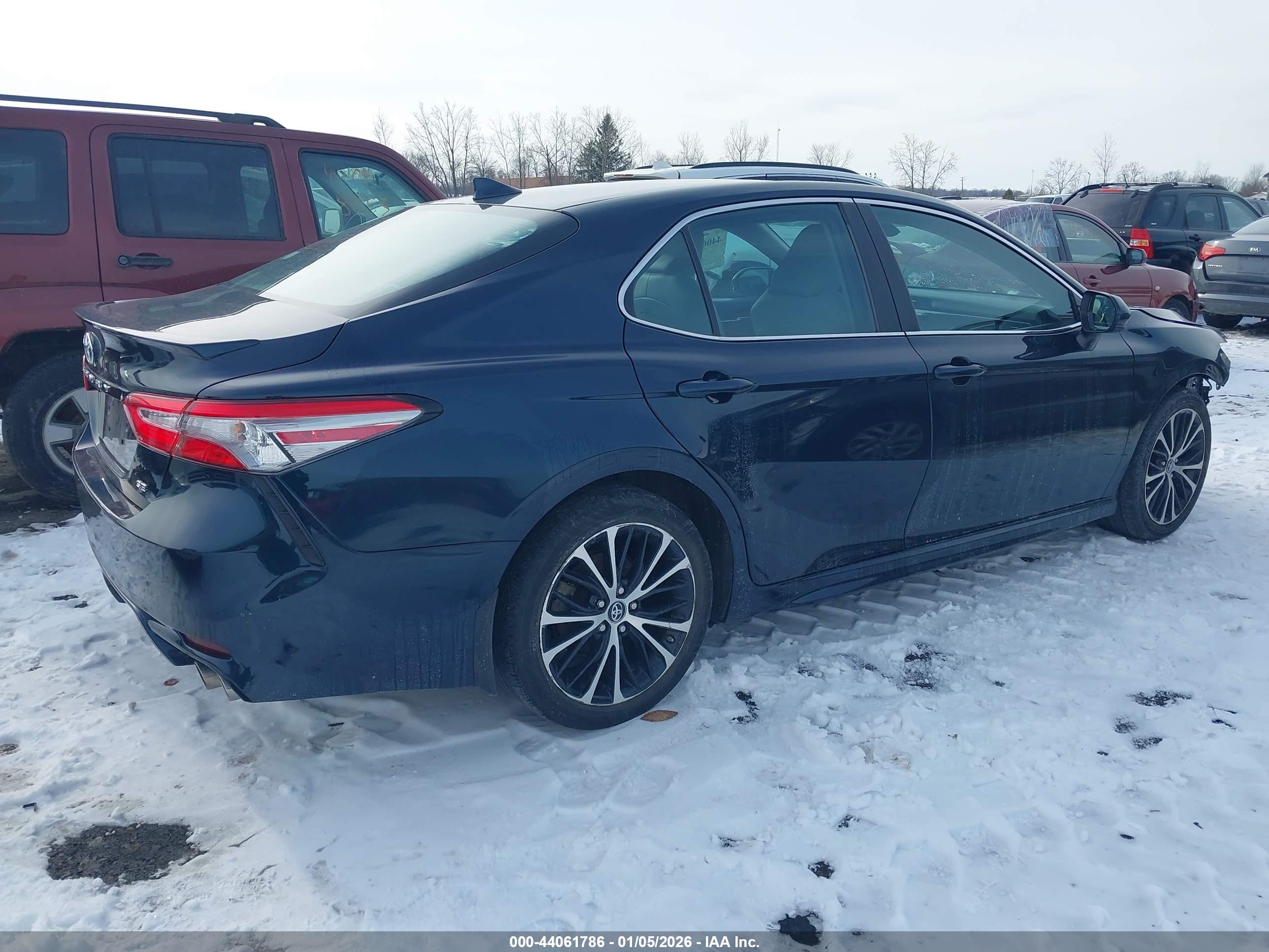 TOYOTA CAMRY image 4