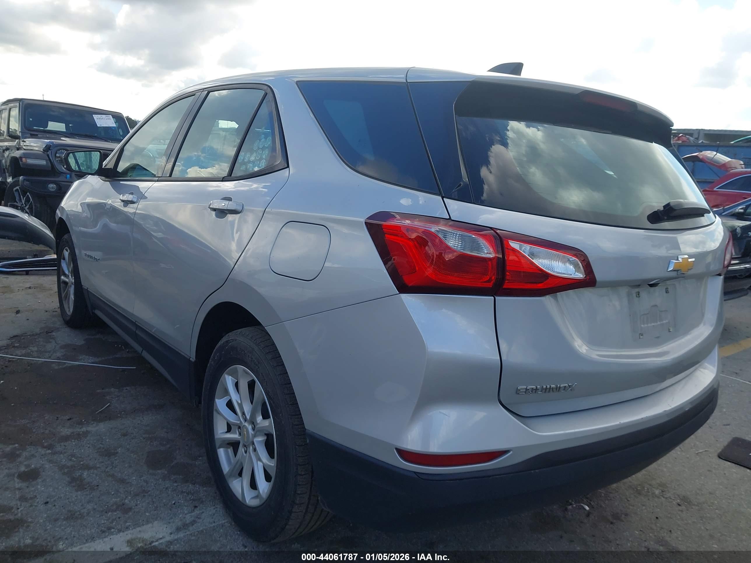 CHEVROLET EQUINOX image 3