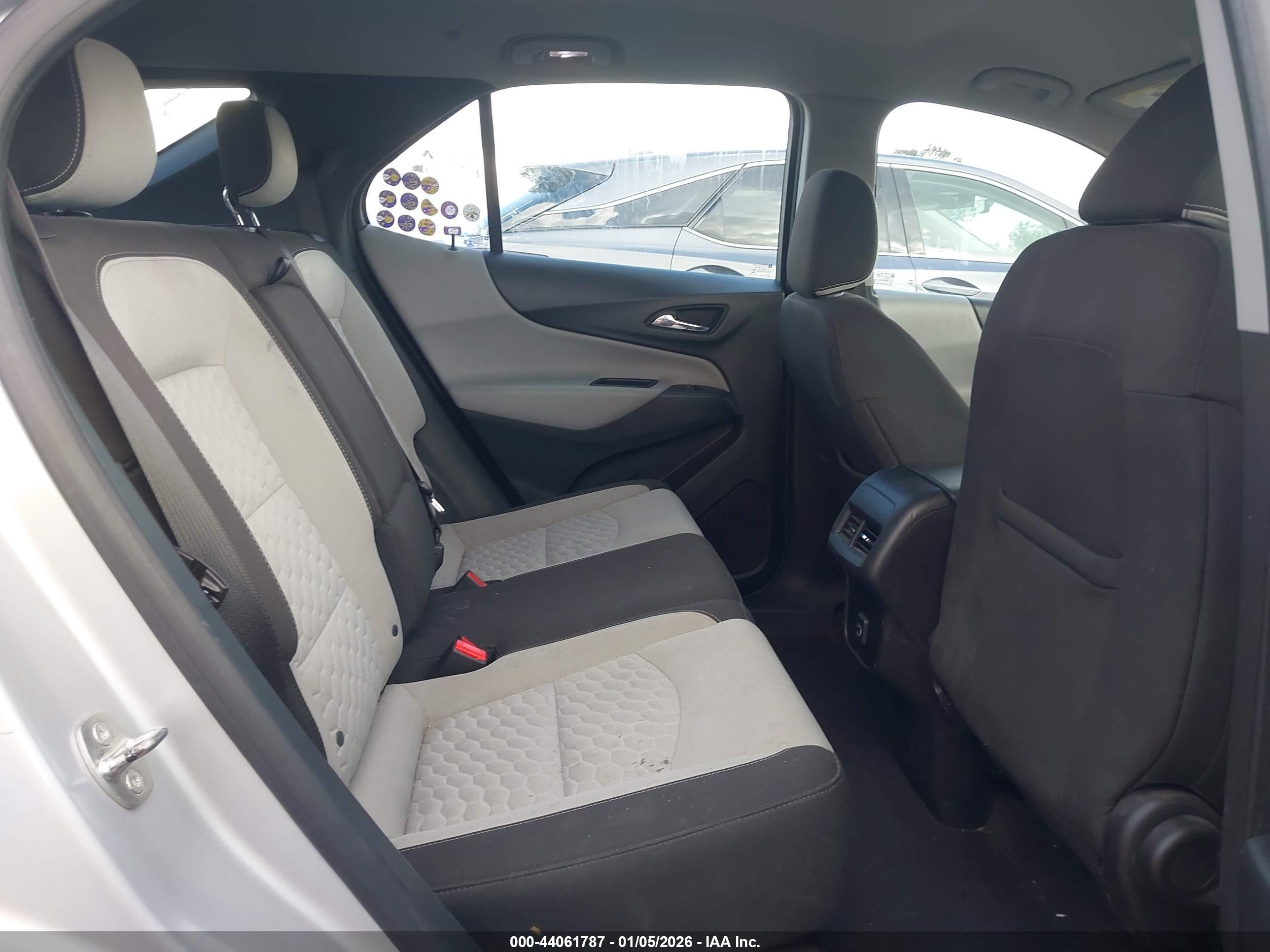 CHEVROLET EQUINOX image 8