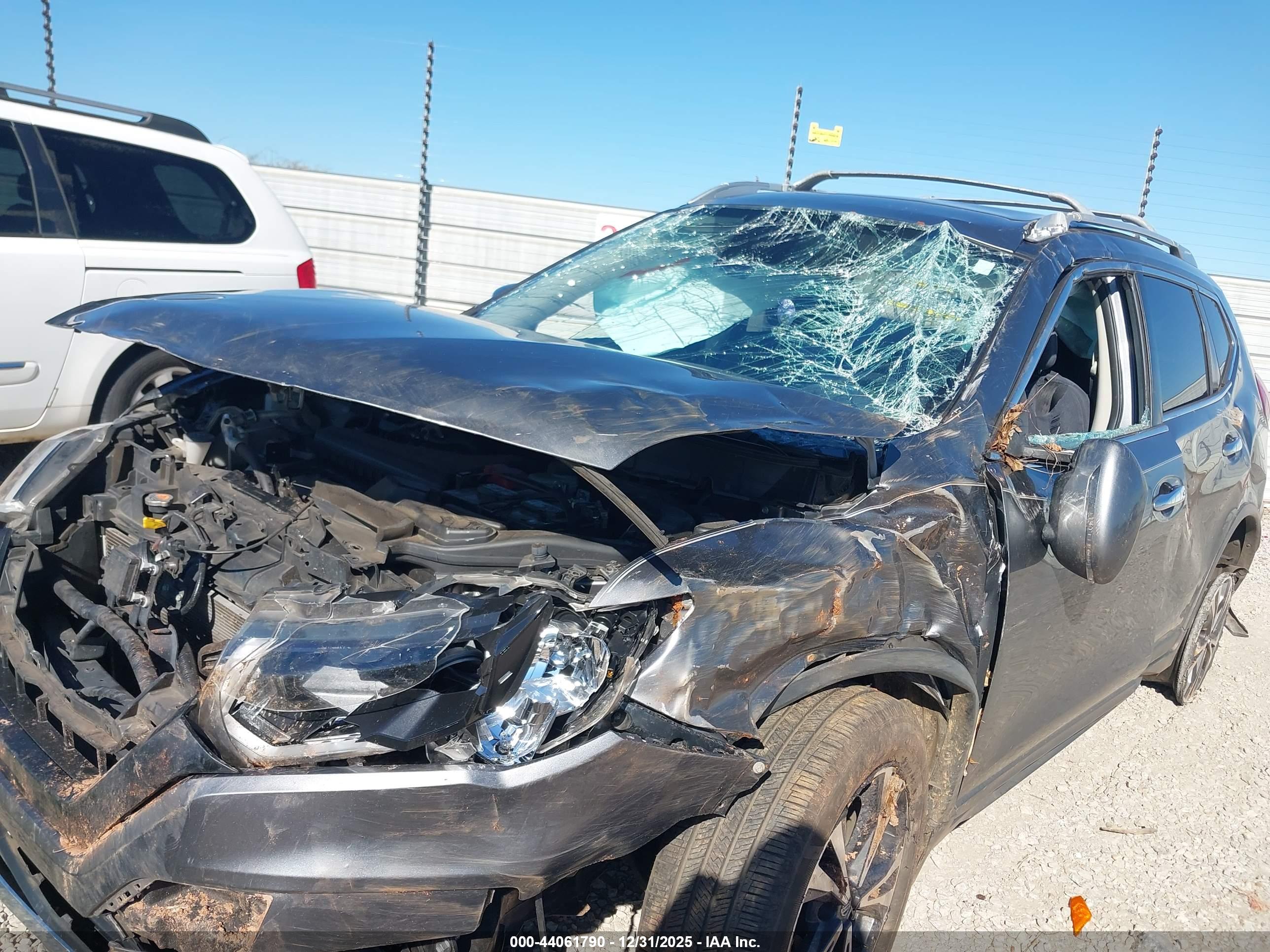 NISSAN ROGUE image 6