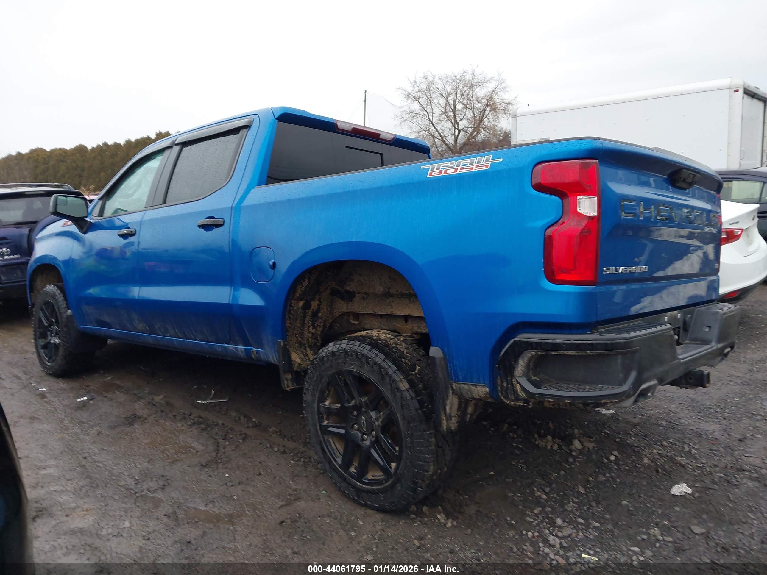 CHEVROLET SILVERADO image 3