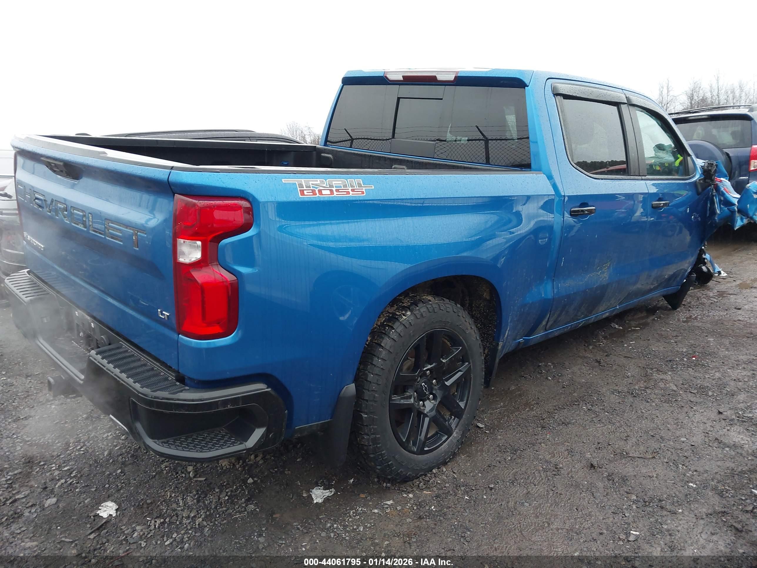 CHEVROLET SILVERADO image 4