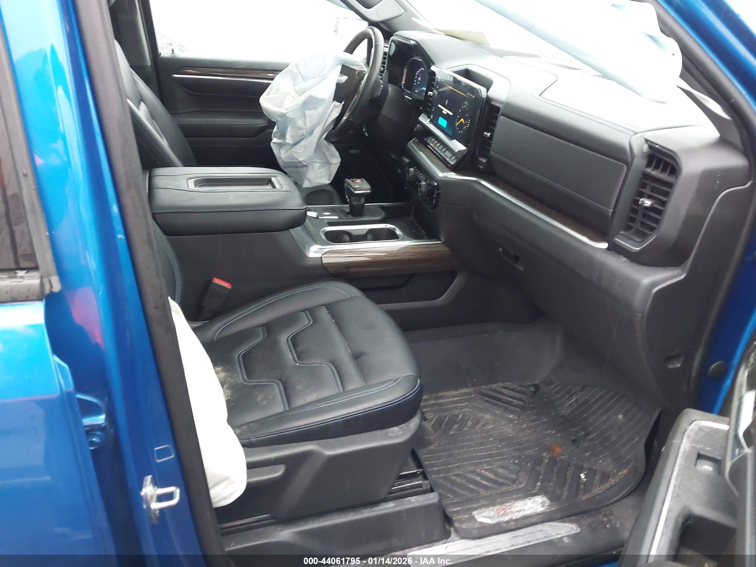 CHEVROLET SILVERADO image 5