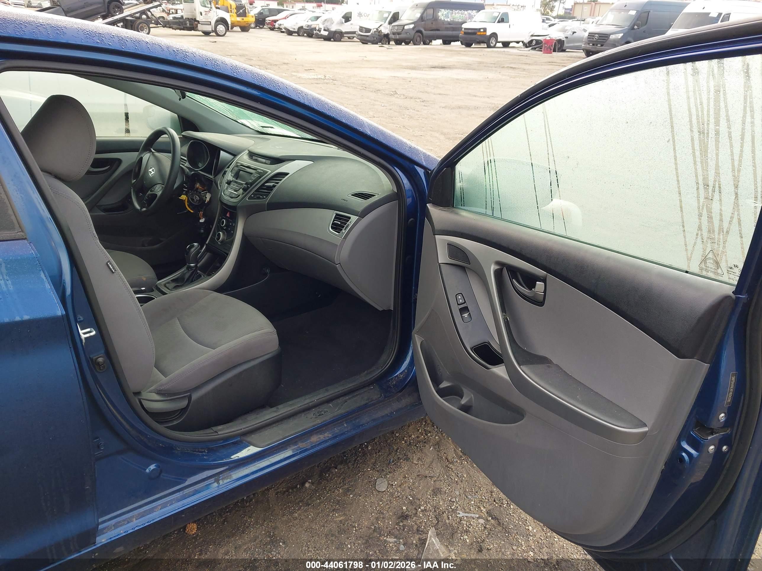 HYUNDAI ELANTRA image 5