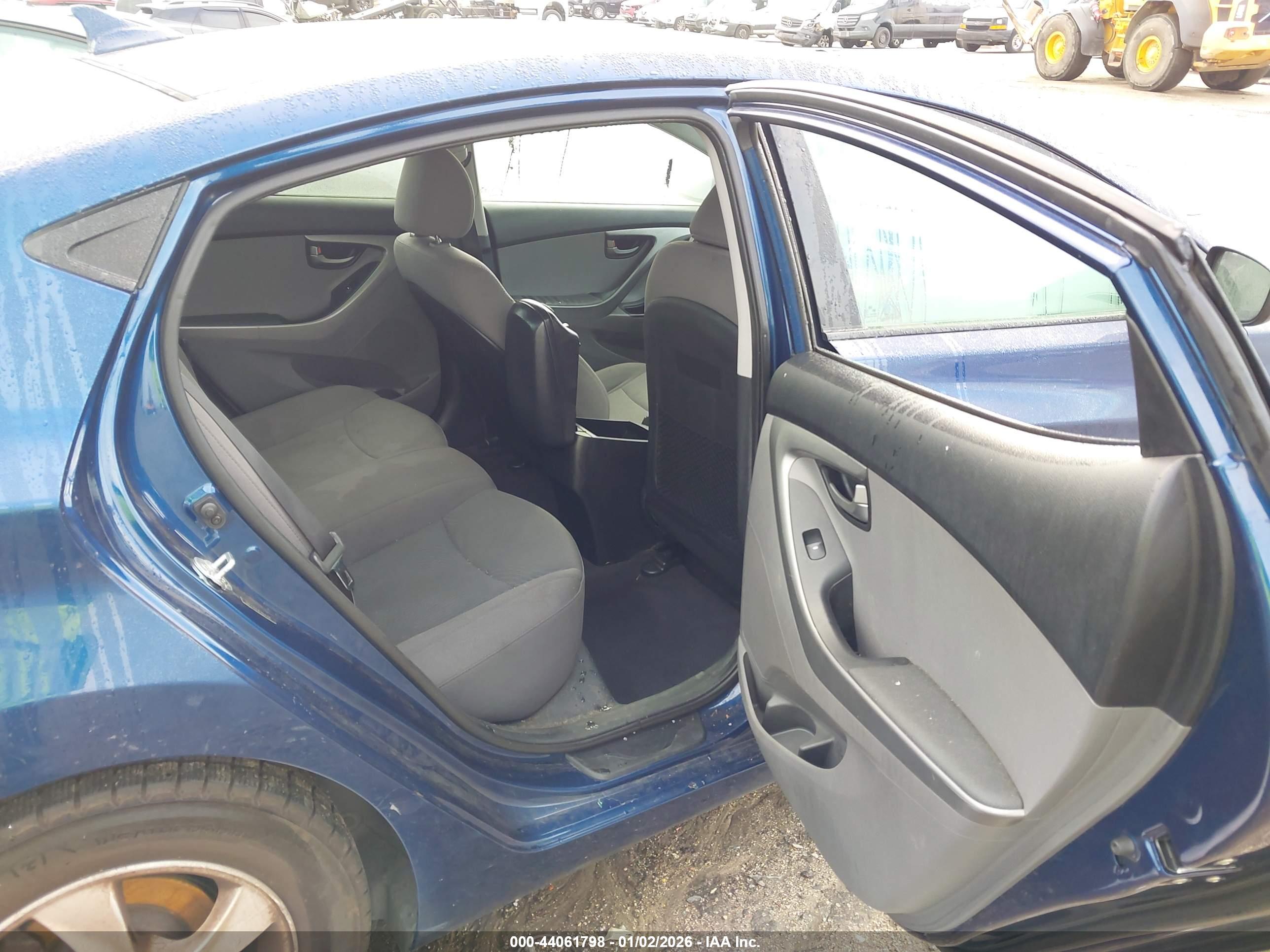 HYUNDAI ELANTRA image 8