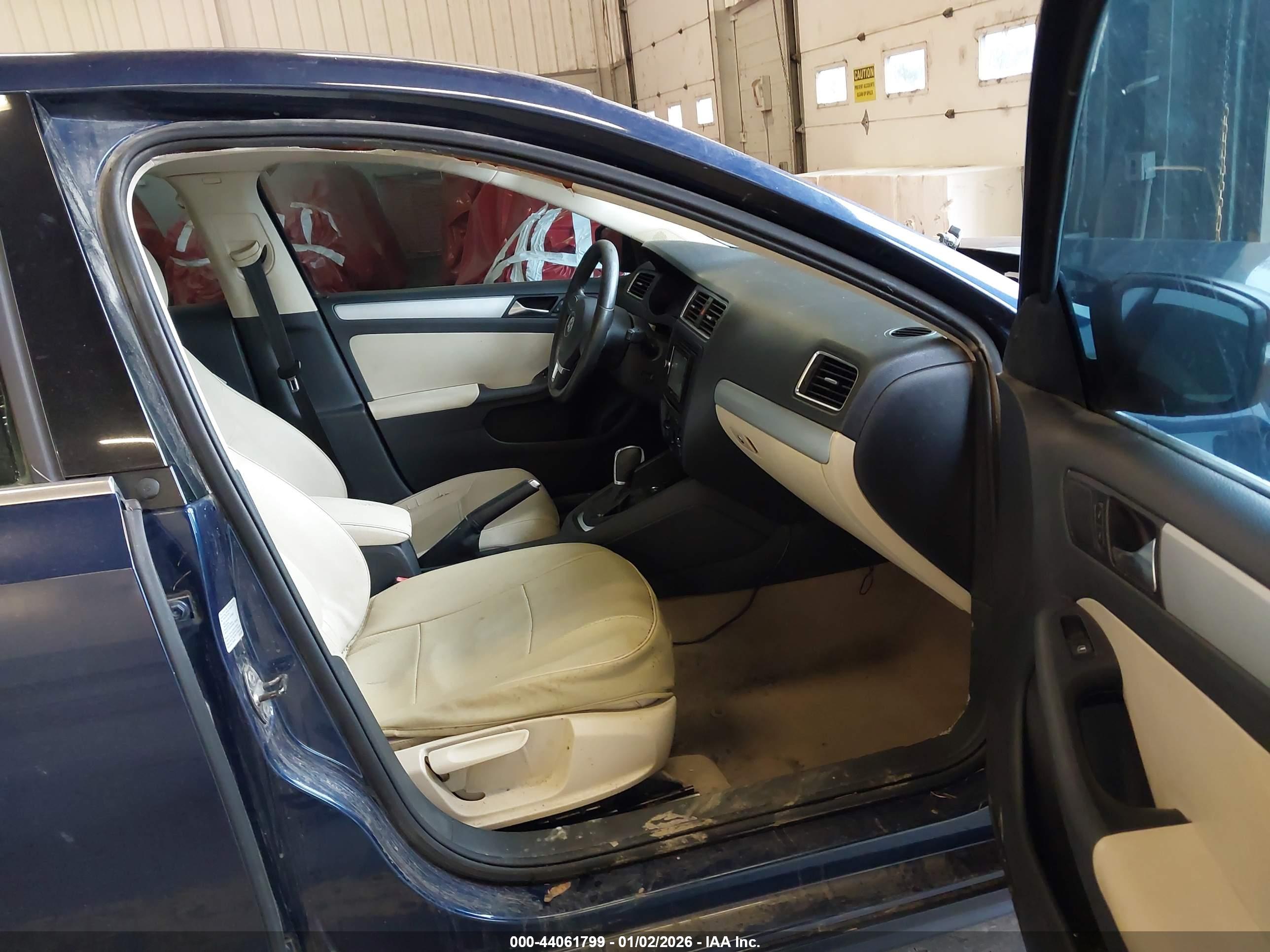 VOLKSWAGEN JETTA image 5