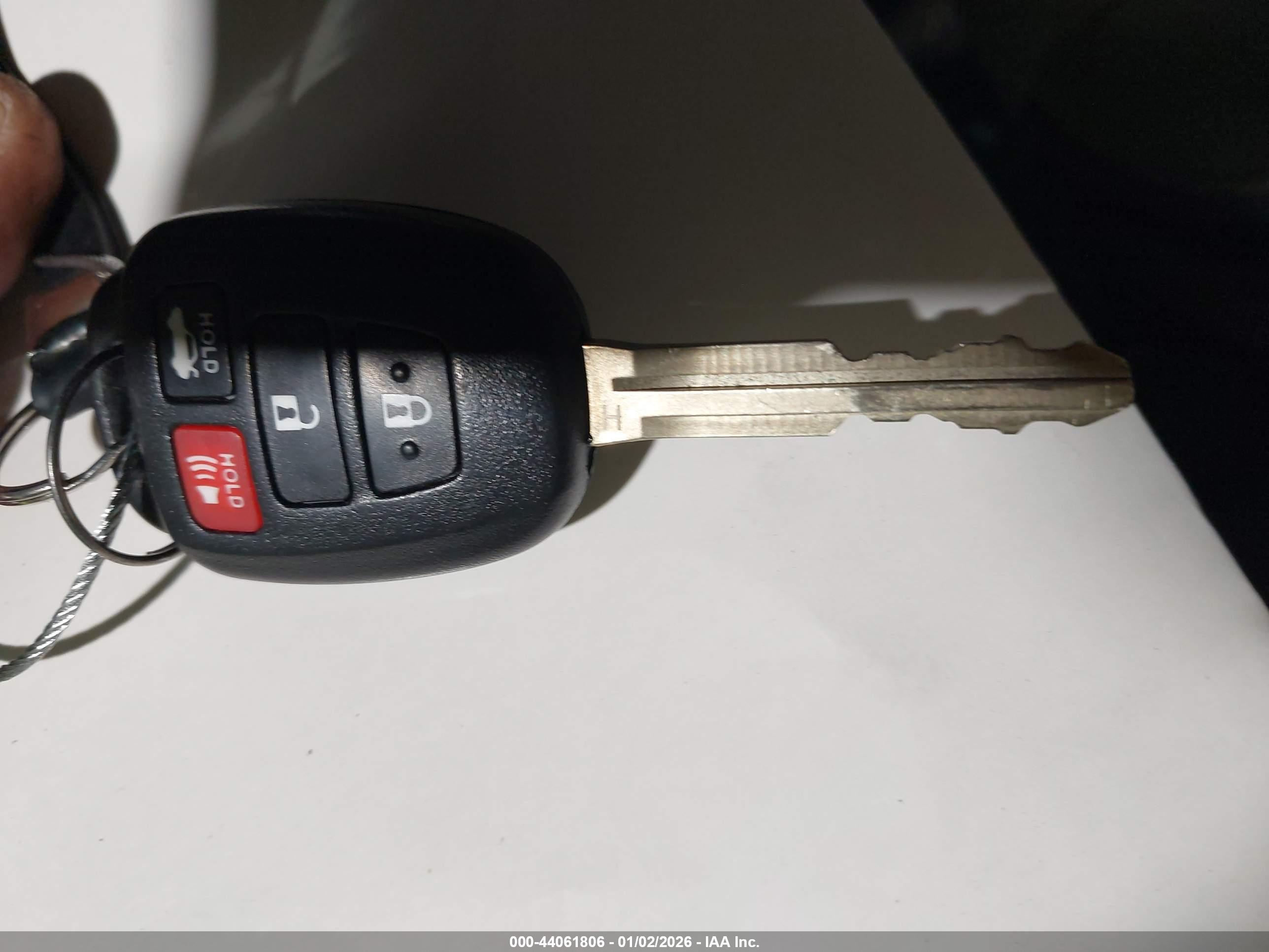 TOYOTA CAMRY image 11