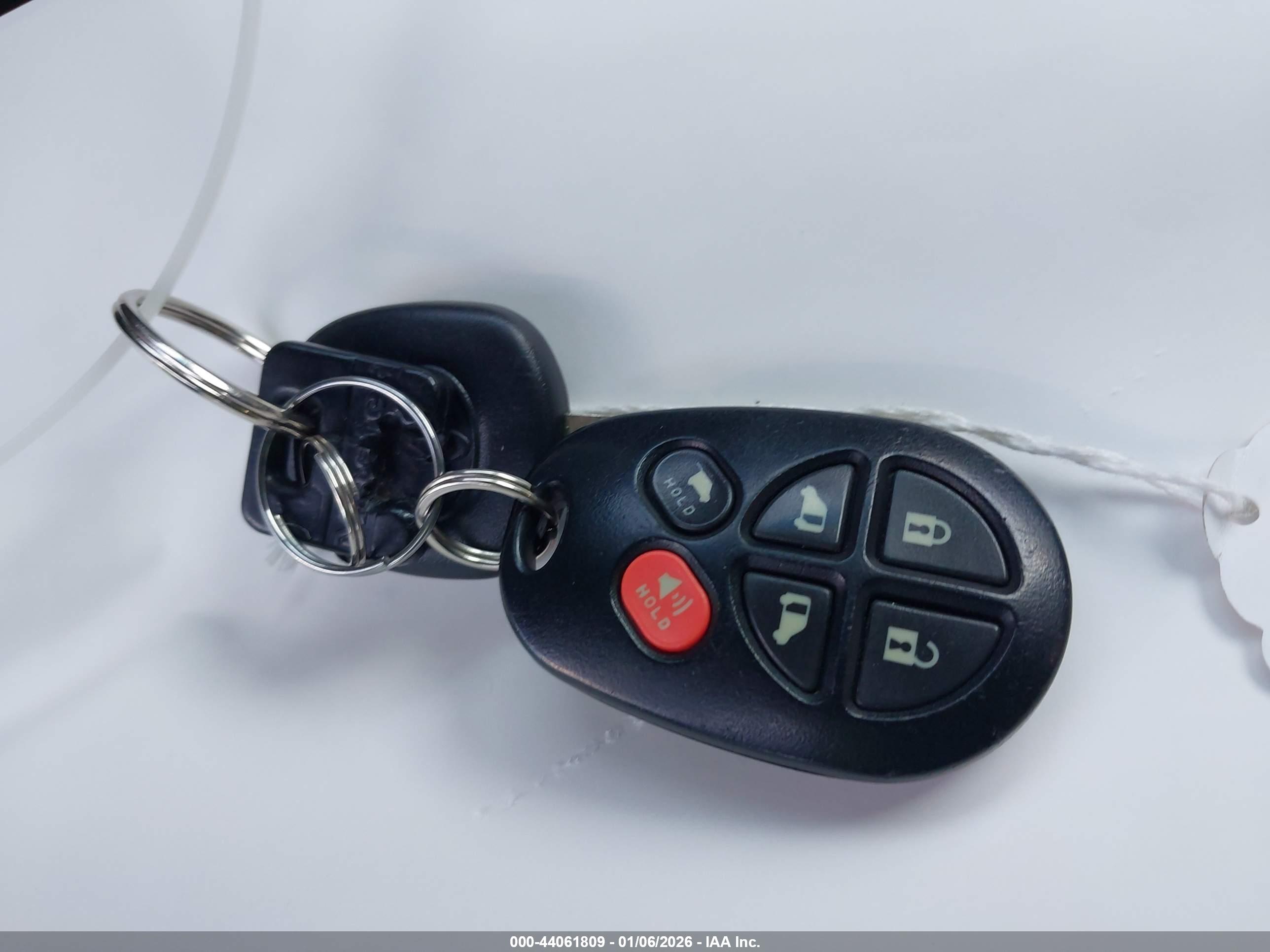 TOYOTA SIENNA image 11