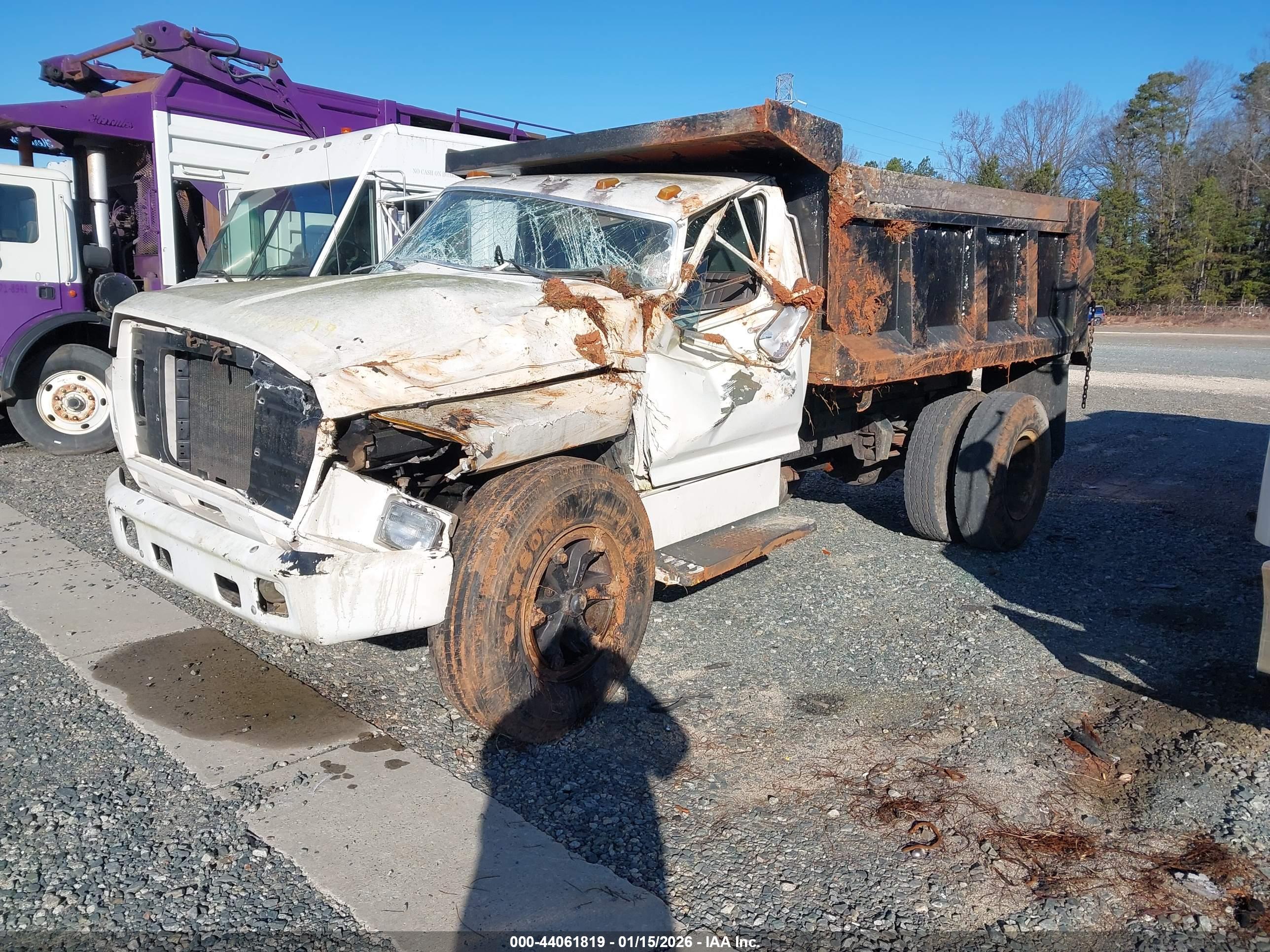 FORD F700 image 2