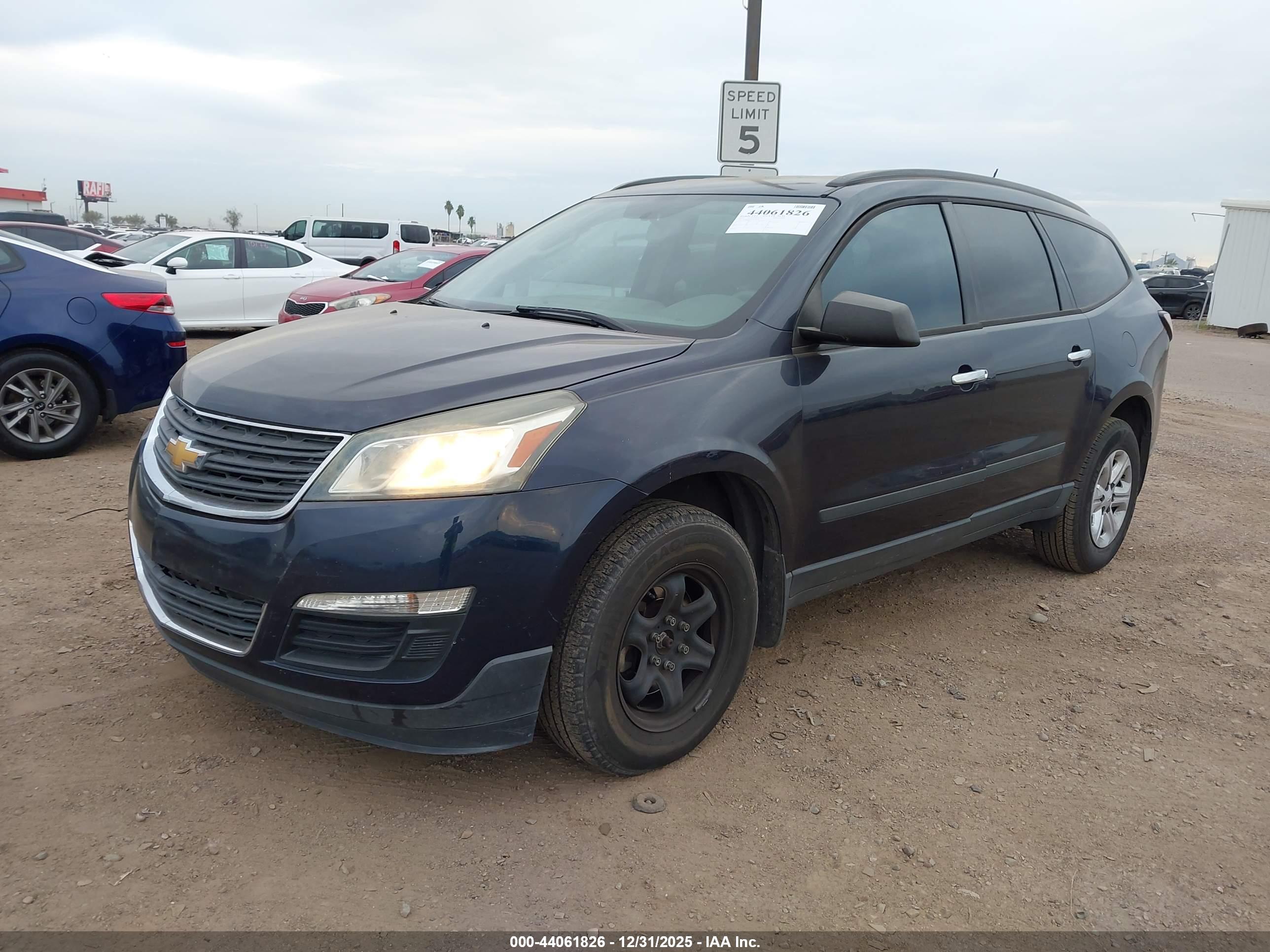 CHEVROLET TRAVERSE image 2