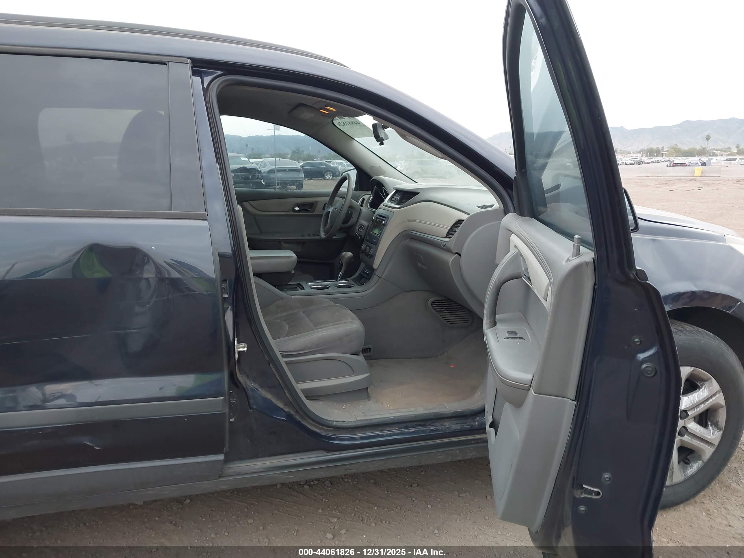 CHEVROLET TRAVERSE image 5