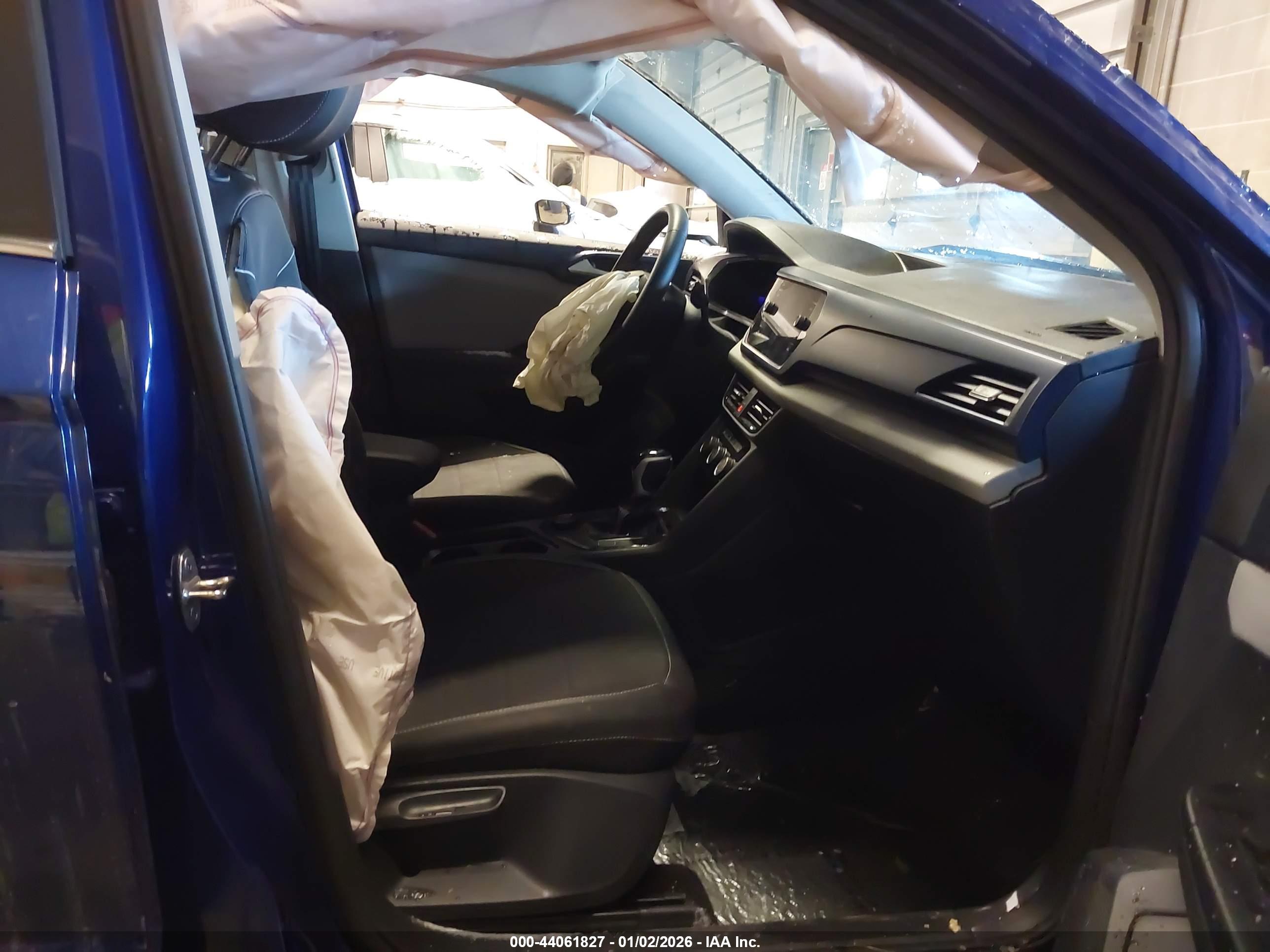 VOLKSWAGEN TAOS image 5