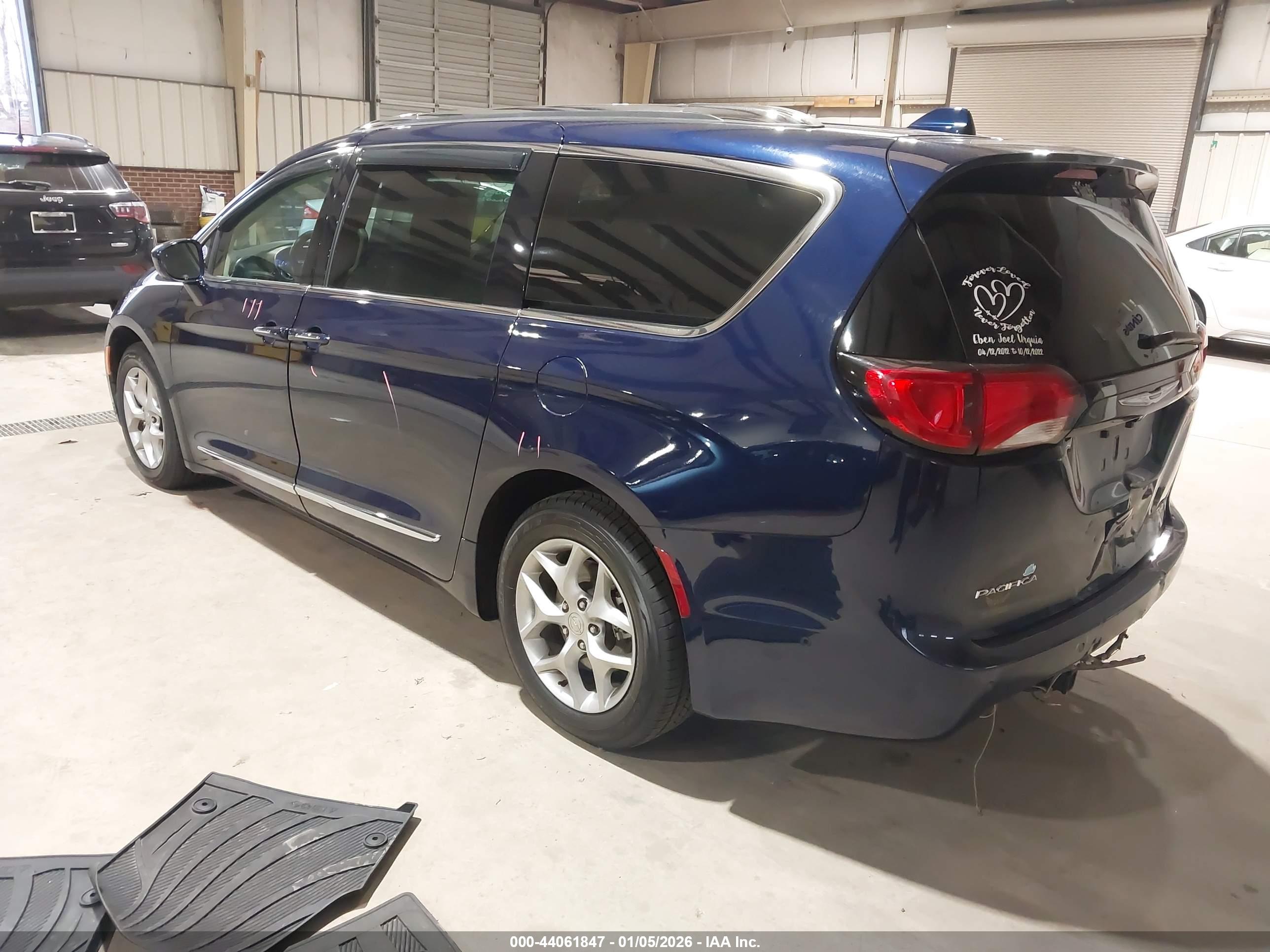 CHRYSLER PACIFICA image 3