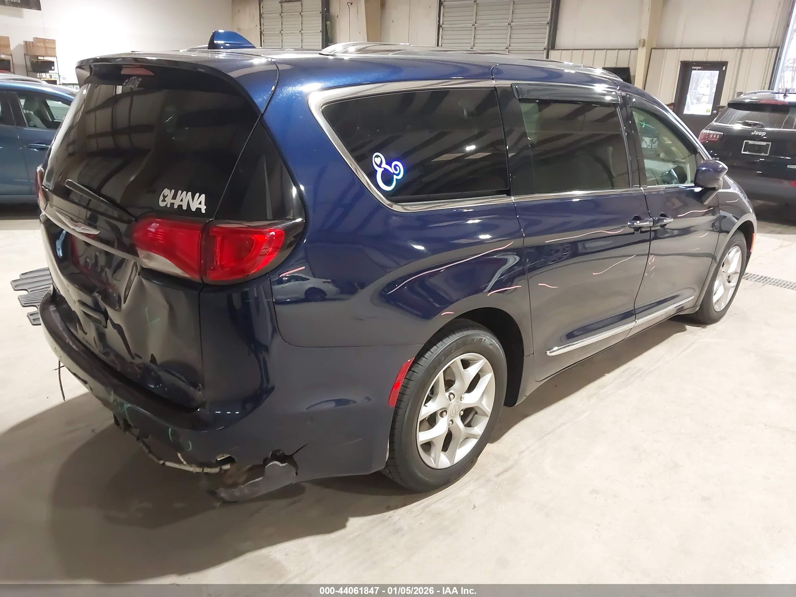 CHRYSLER PACIFICA image 4