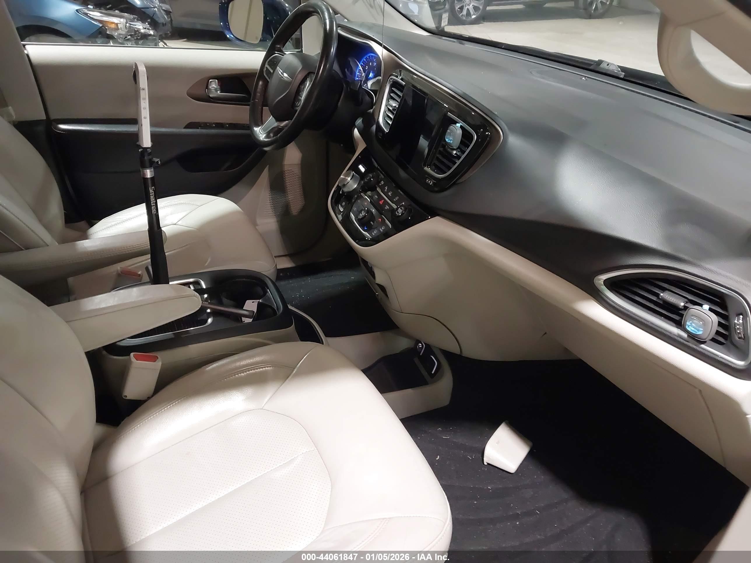 CHRYSLER PACIFICA image 5