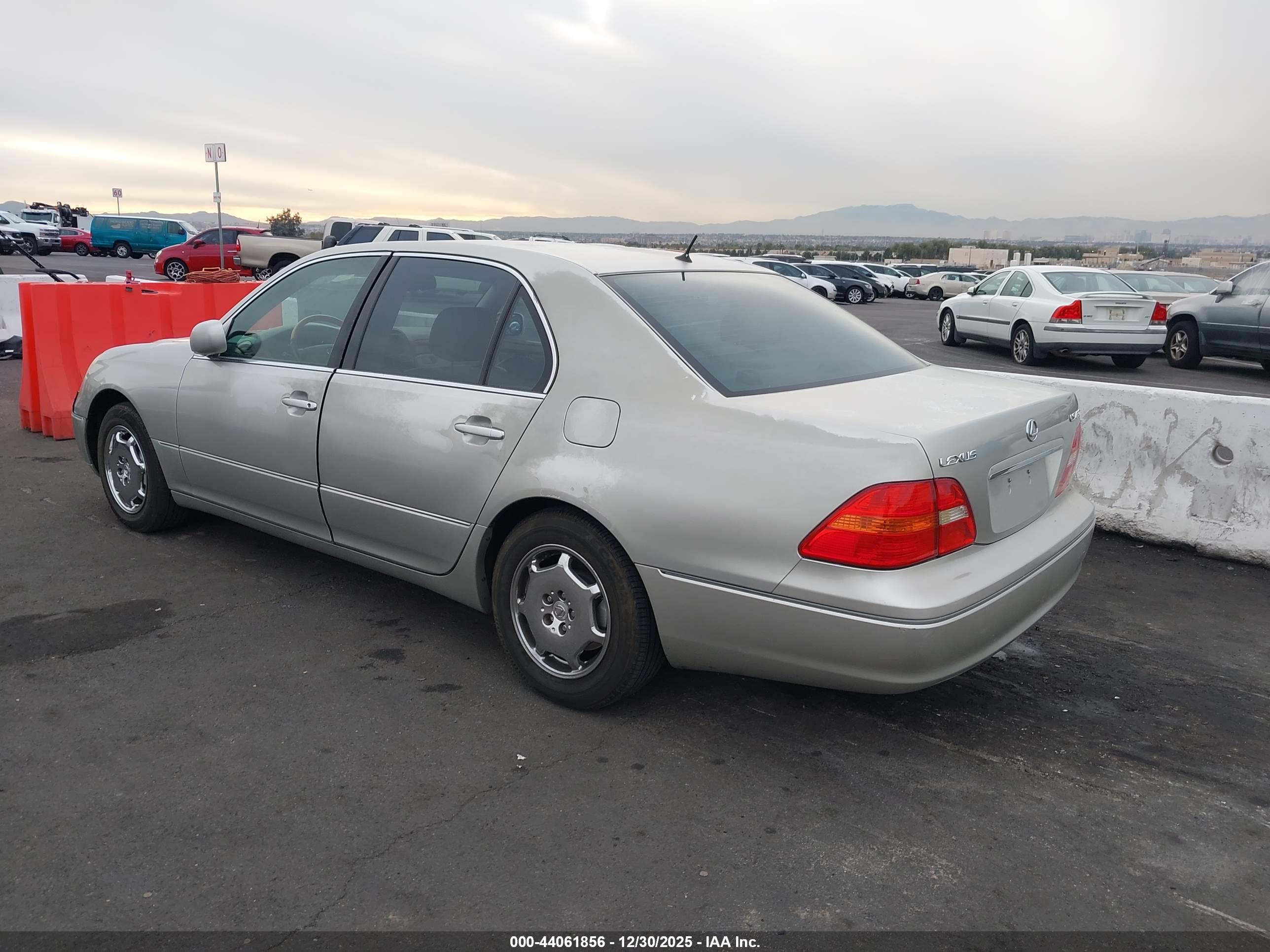 LEXUS LS image 3