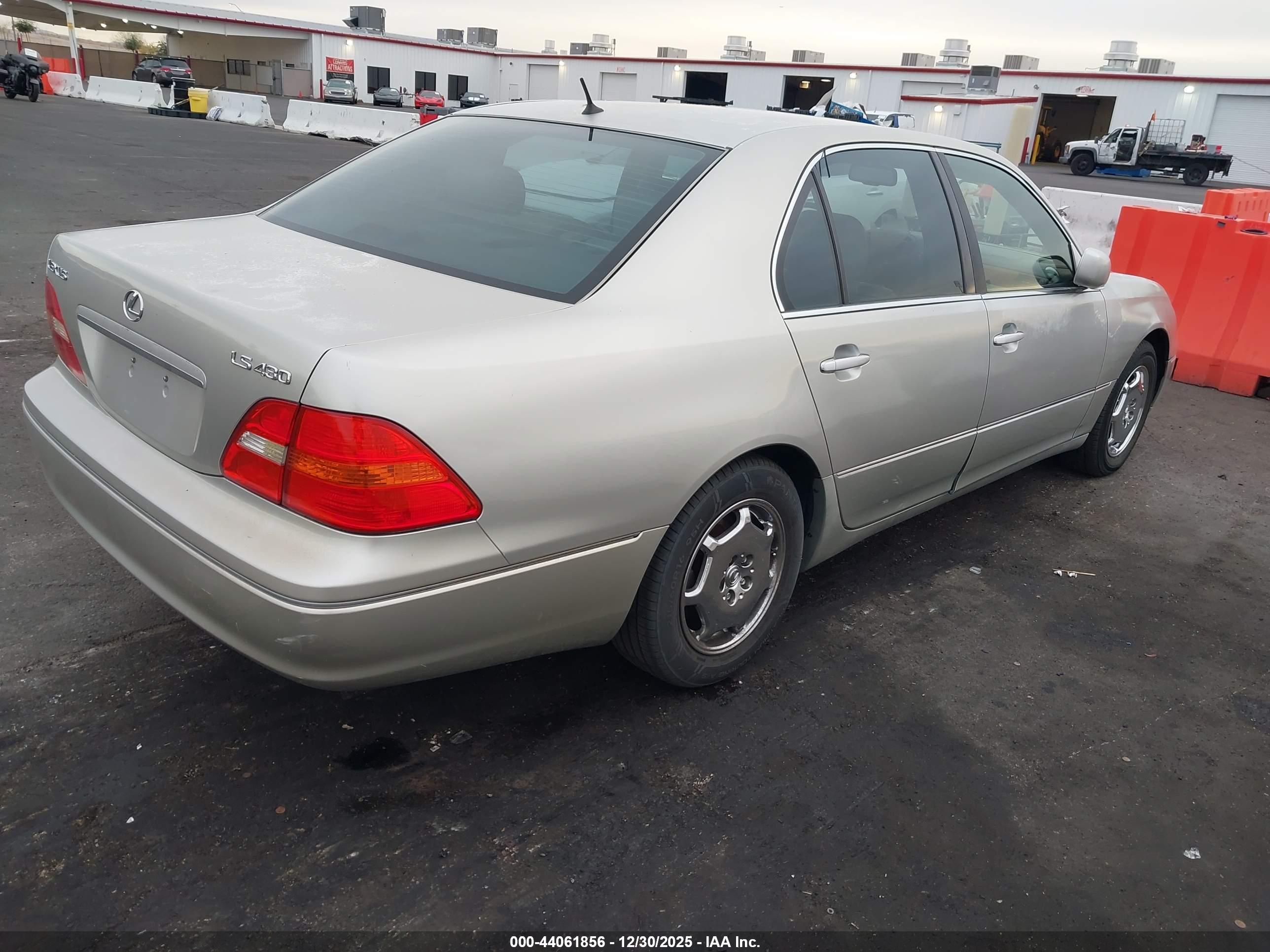 LEXUS LS image 4