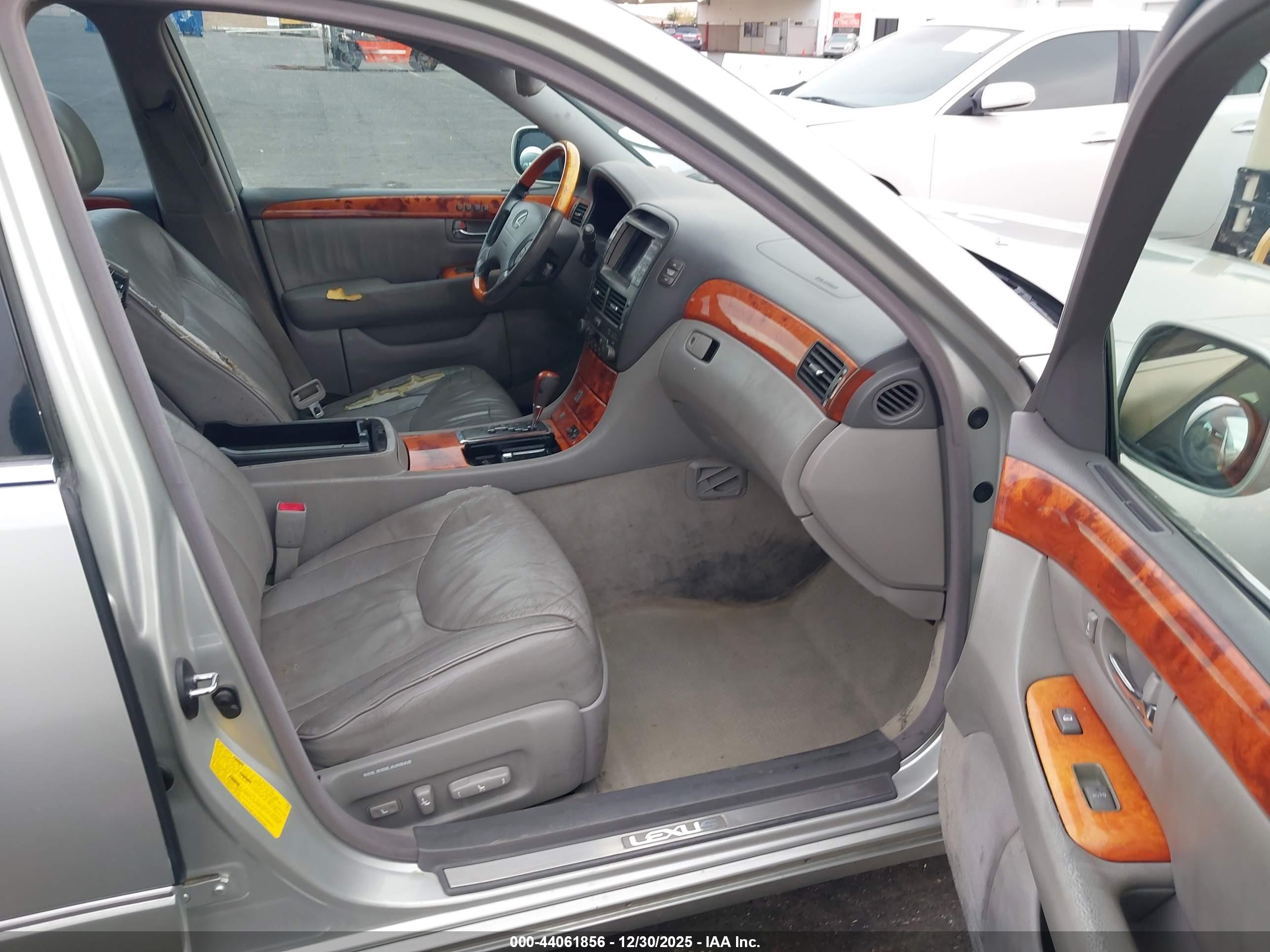 LEXUS LS image 5