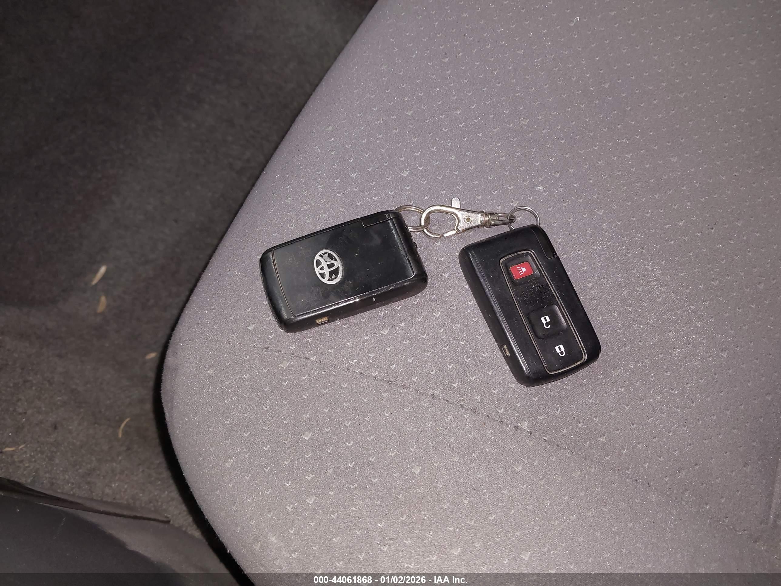 TOYOTA PRIUS image 11